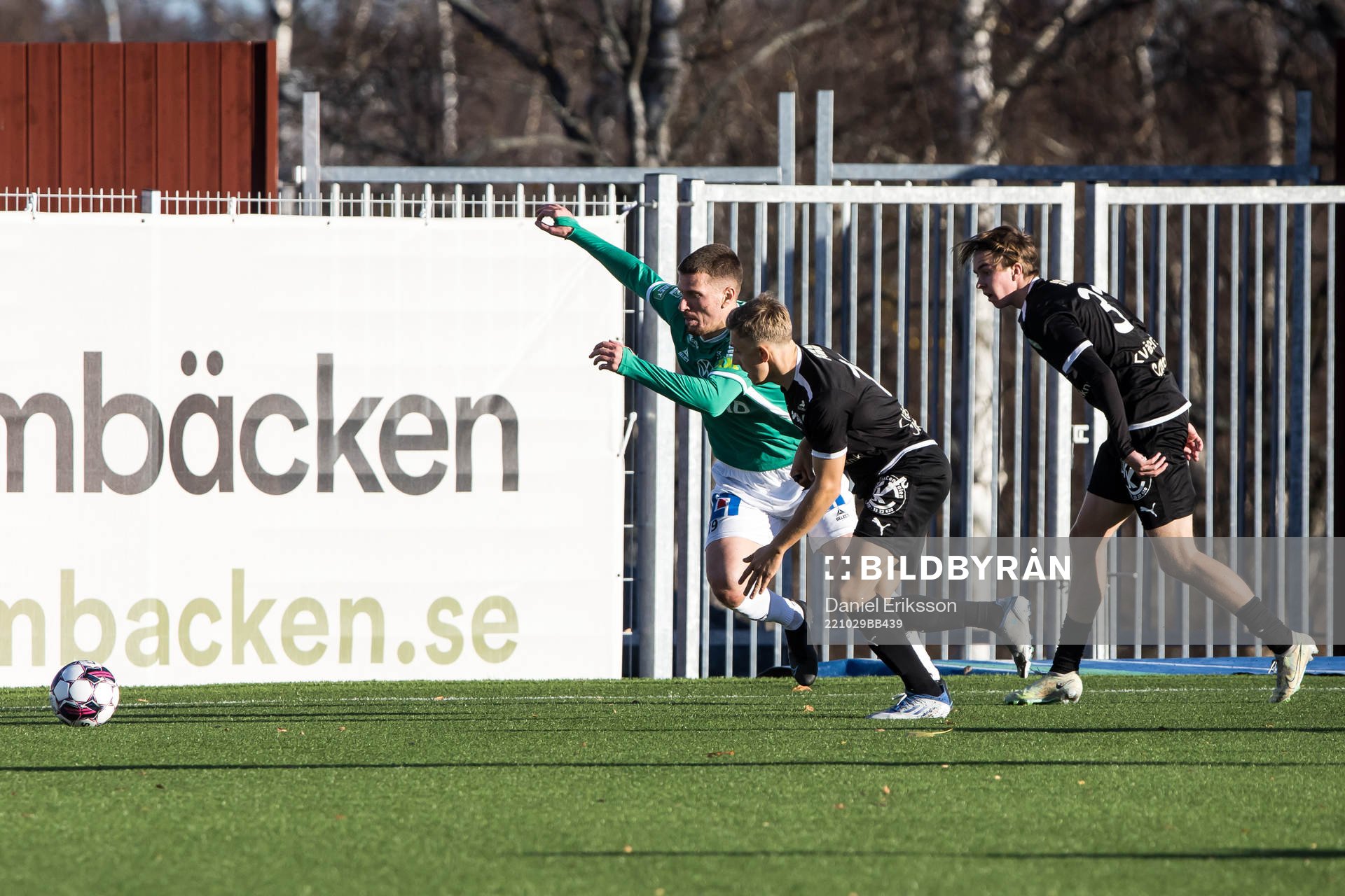 Brages Shkodran Maholli och Västerås SKs Simon Gefvert