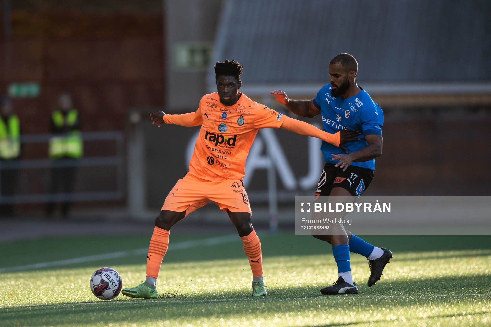 AFC Eskilstunas Emmanuel Agyeman Duah och Halmstads Phil