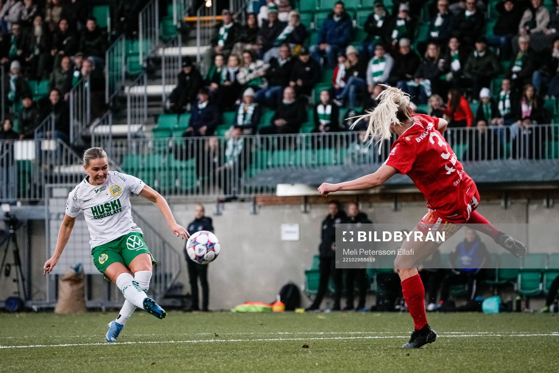 Hammarbys Emma Jansson skjuter