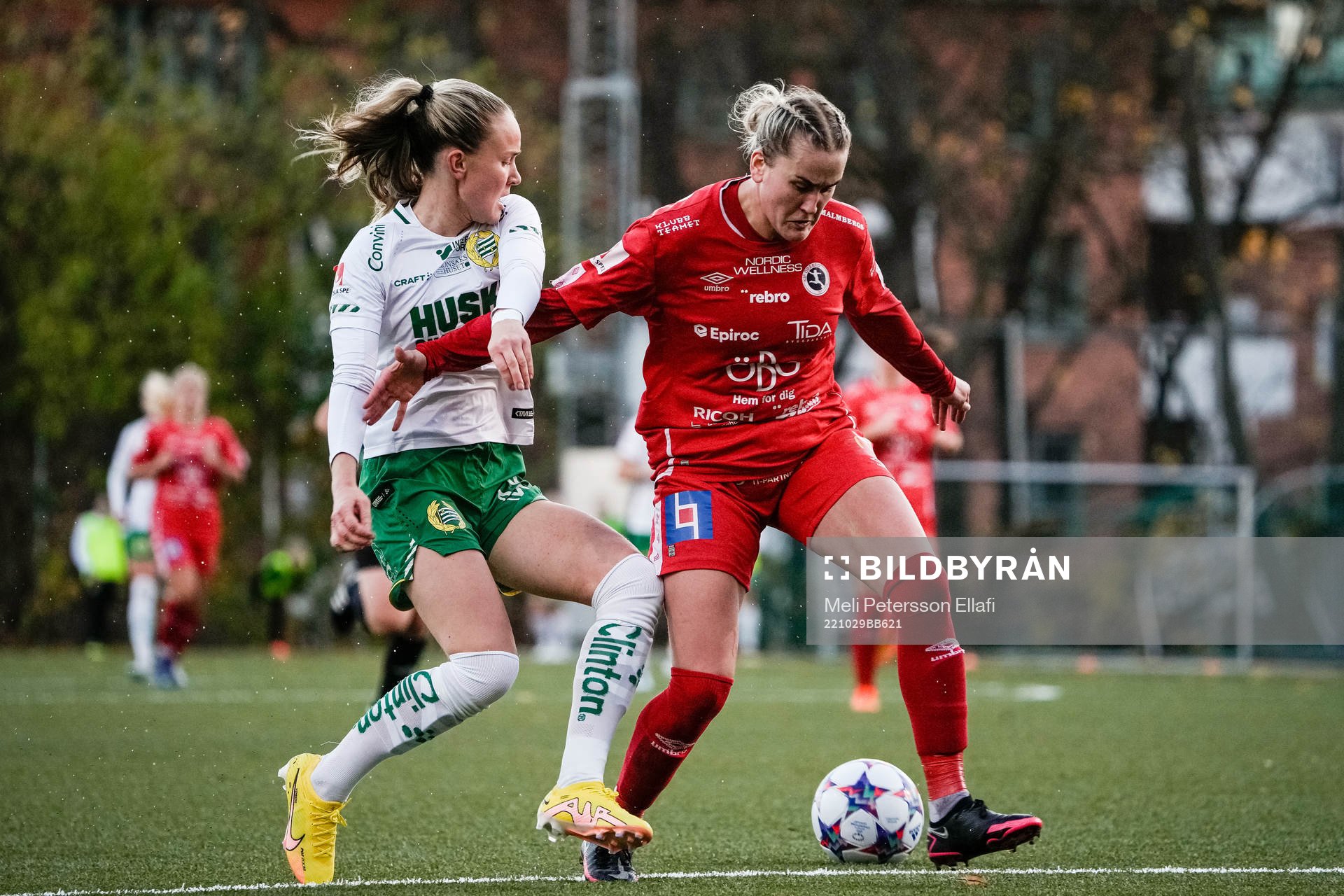 Hammarbys Matilda Vinberg och Örebros Elli Pikkujämsä