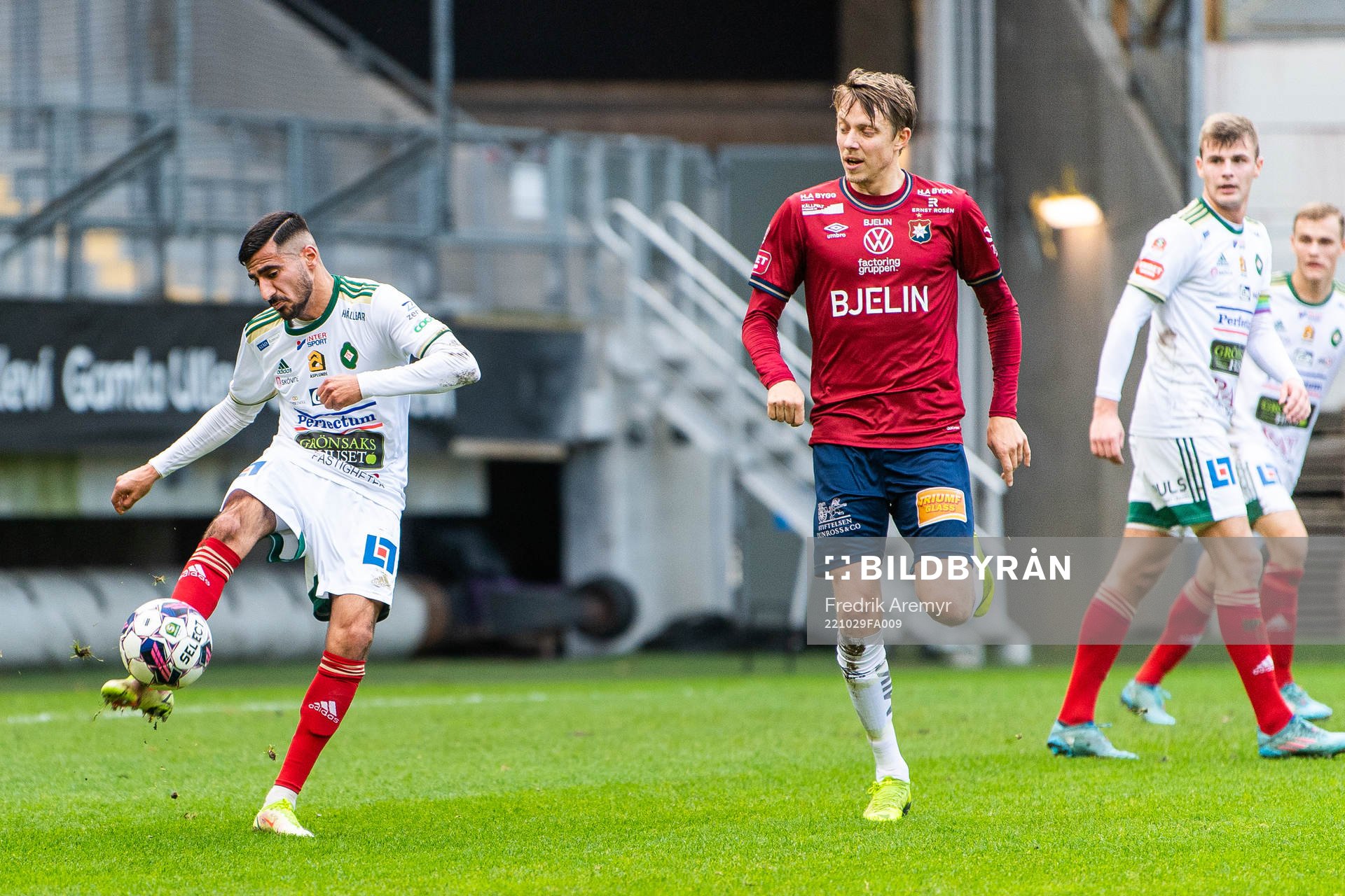 Skövde AIKs Elmar Abraham och Örgrytes Viktor Lundberg