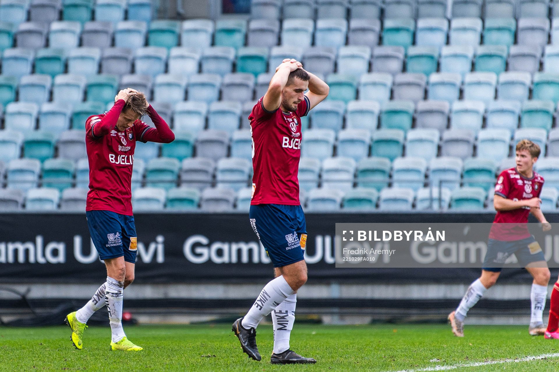 Örgrytes Viktor Lundberg och Erion Sadiku deppar