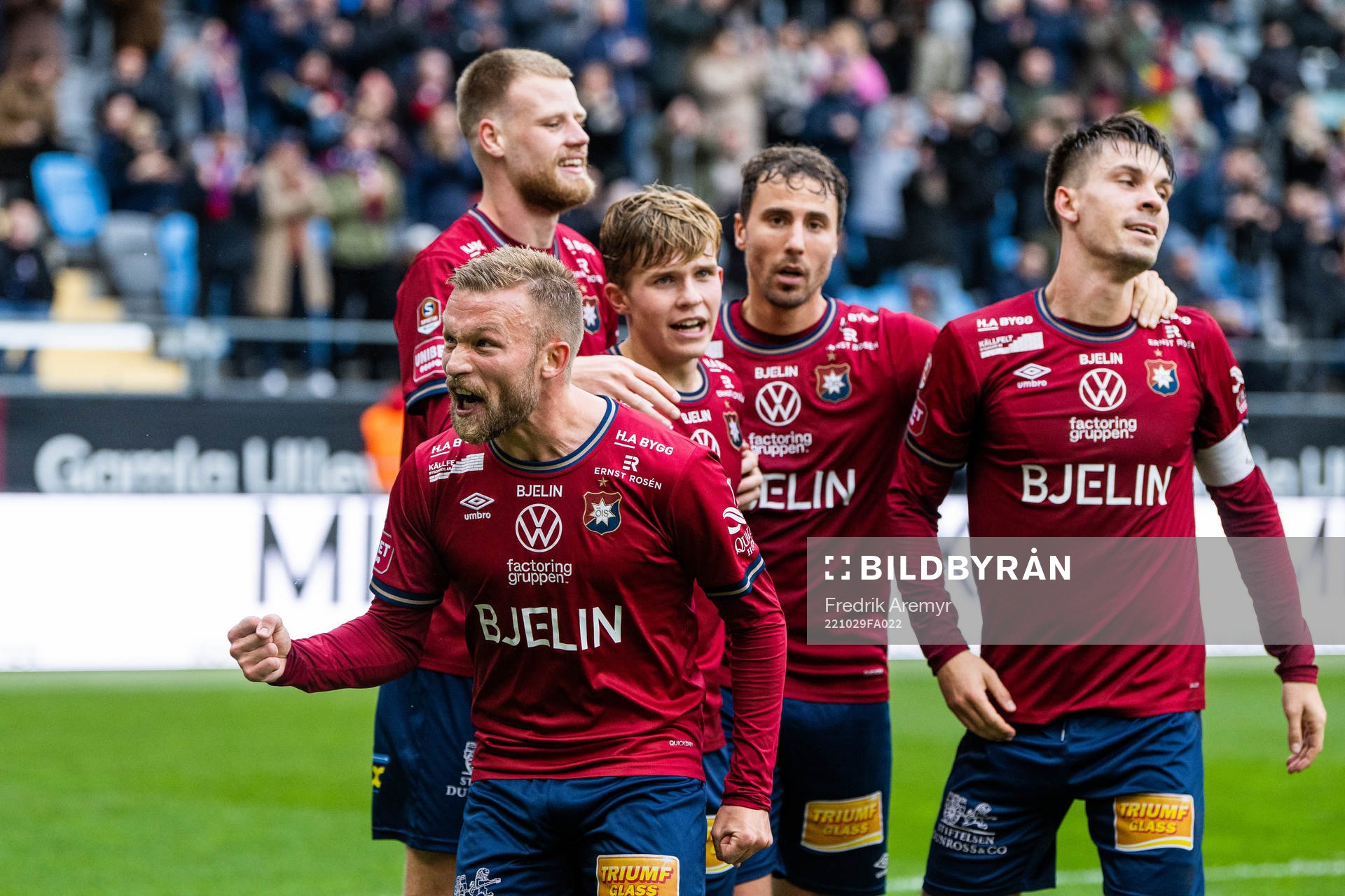 Örgrytes Nicklas Bärkroth jublar