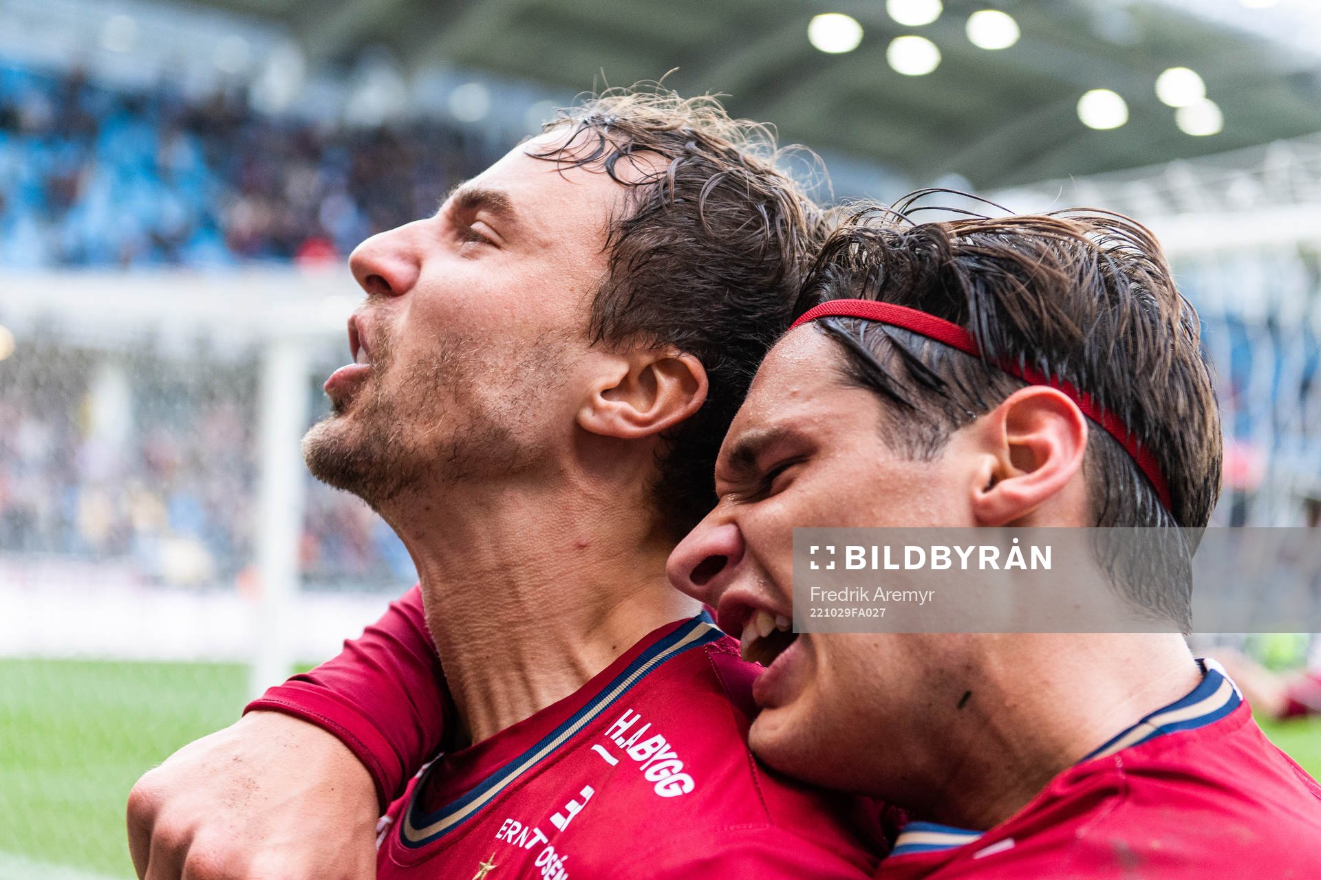 Örgrytes Jonathan Azulay jublar med Kevin Ackermann