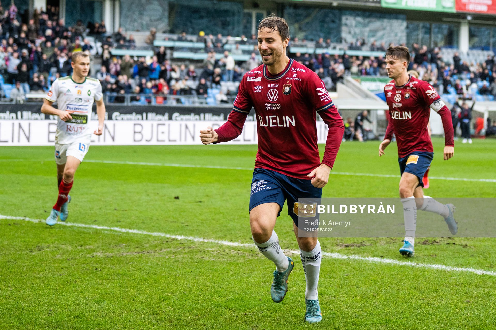 Örgrytes Jonathan Azulay jublar