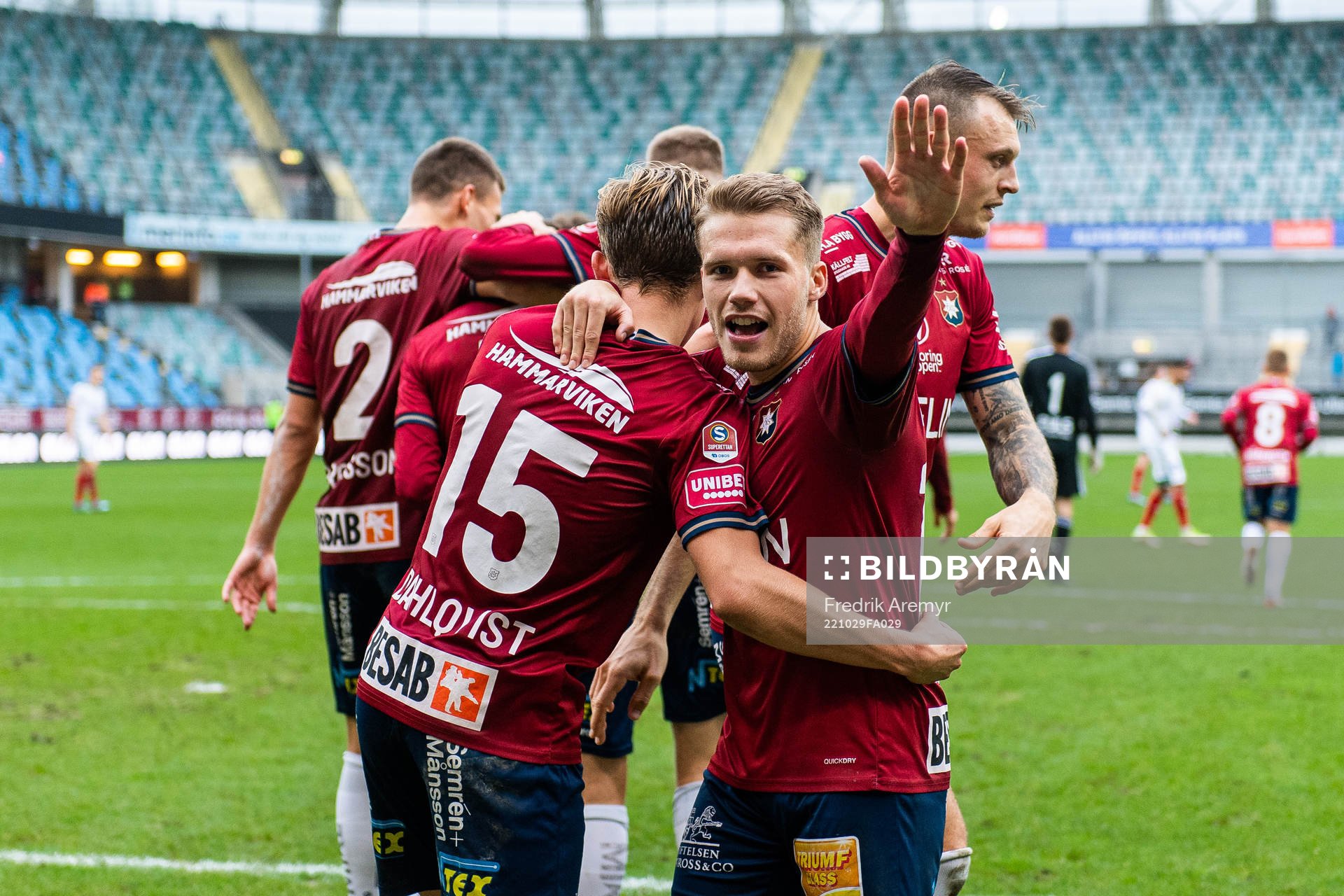 Örgrytes Isak Dahlqvist och Hampus Dahlqvist jublar