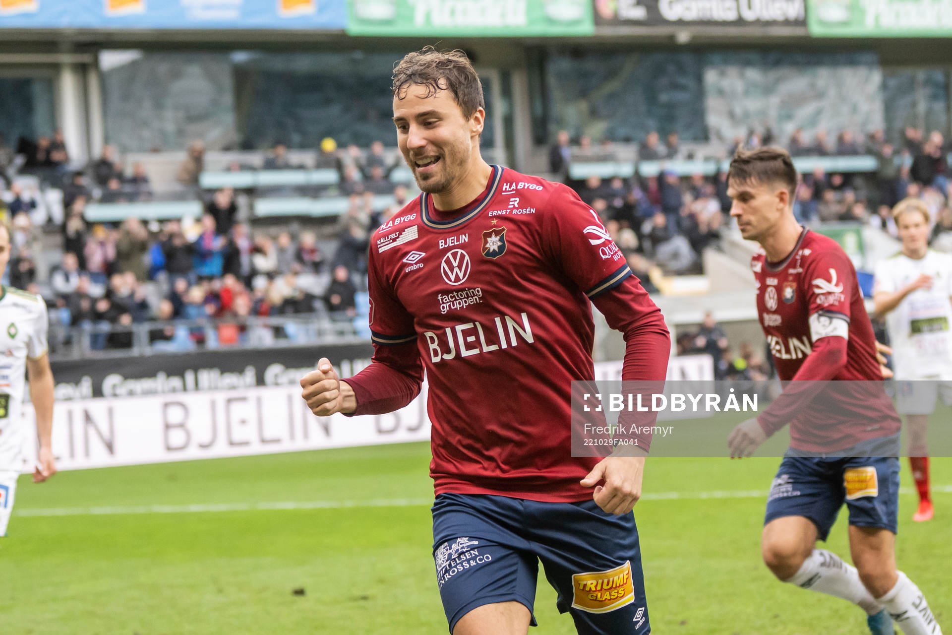 Örgrytes målskytt Jonathan Azulay jublar