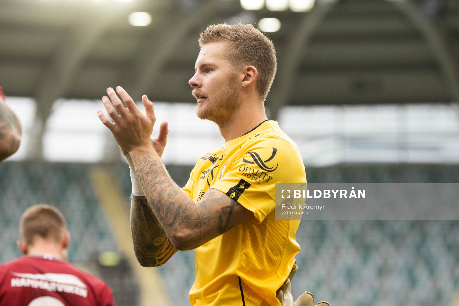 Örgrytes målvakt Robin Wallinder jublar efter fotbollsmatchen i Superettan mellan Örgryte och Skövde AIK den 29 oktober 2022 i Göteborg. 