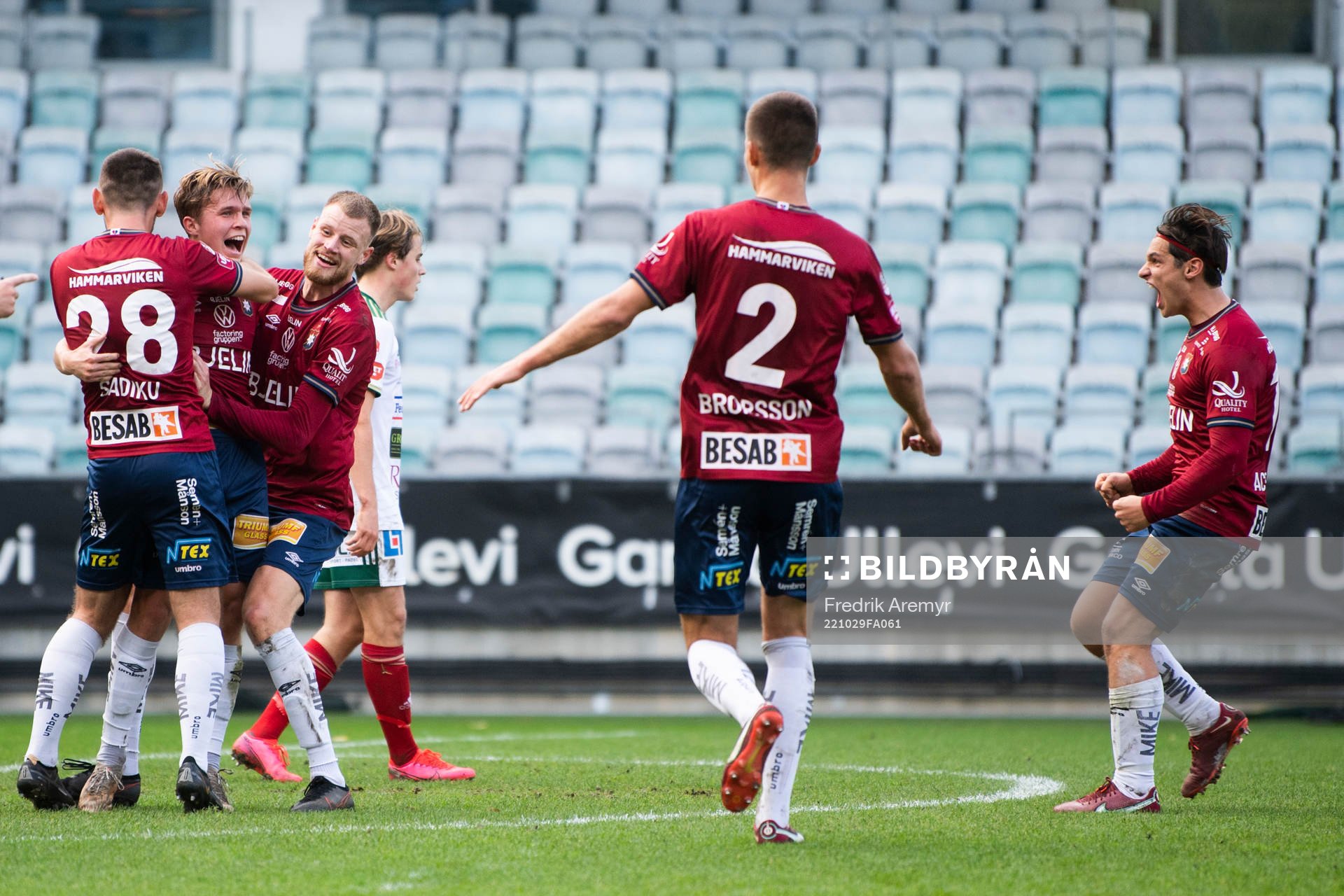 Örgrytes Isak Dahlqvist jublar