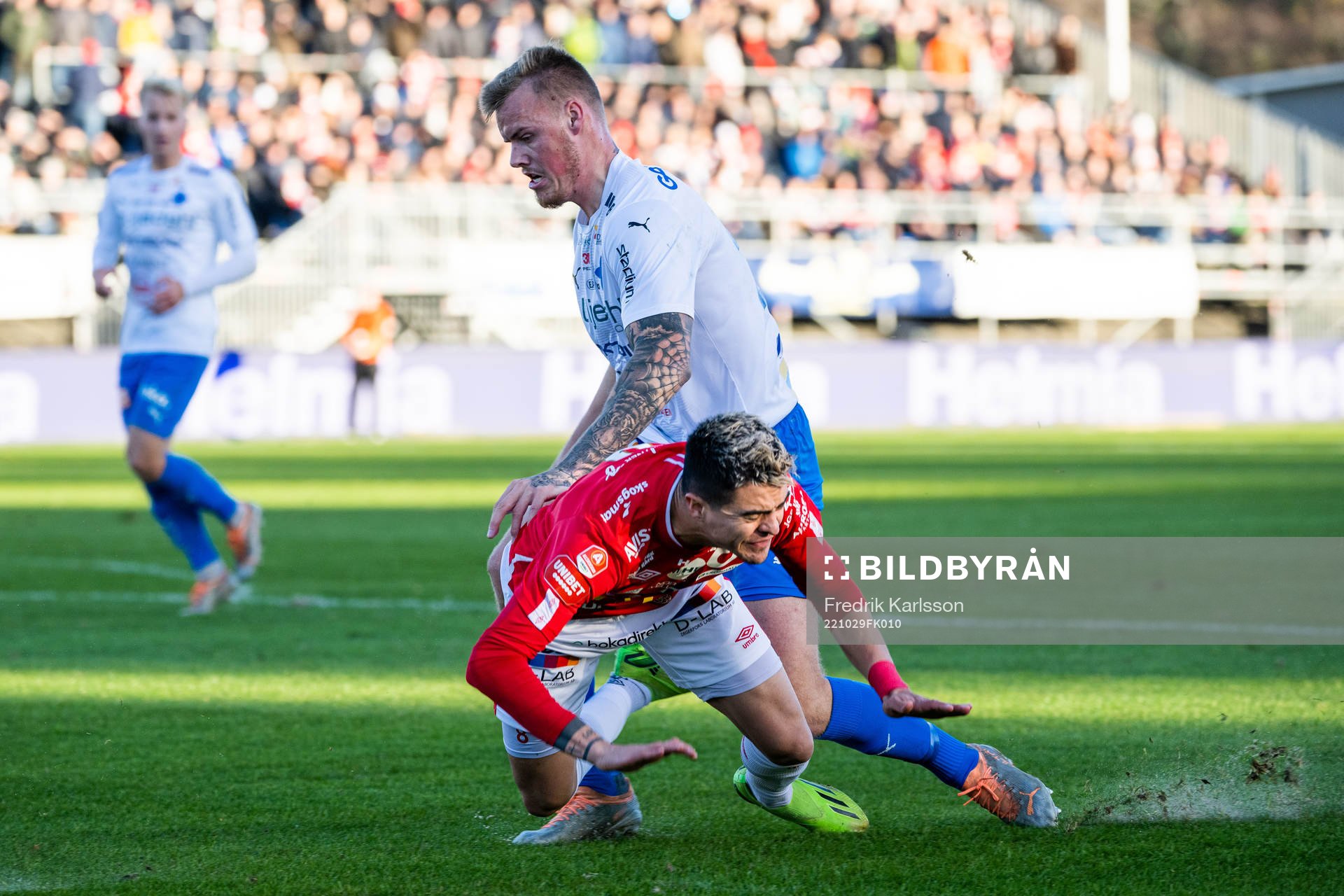 Värnamos Victor Eriksson och Degerfors Diego Campos