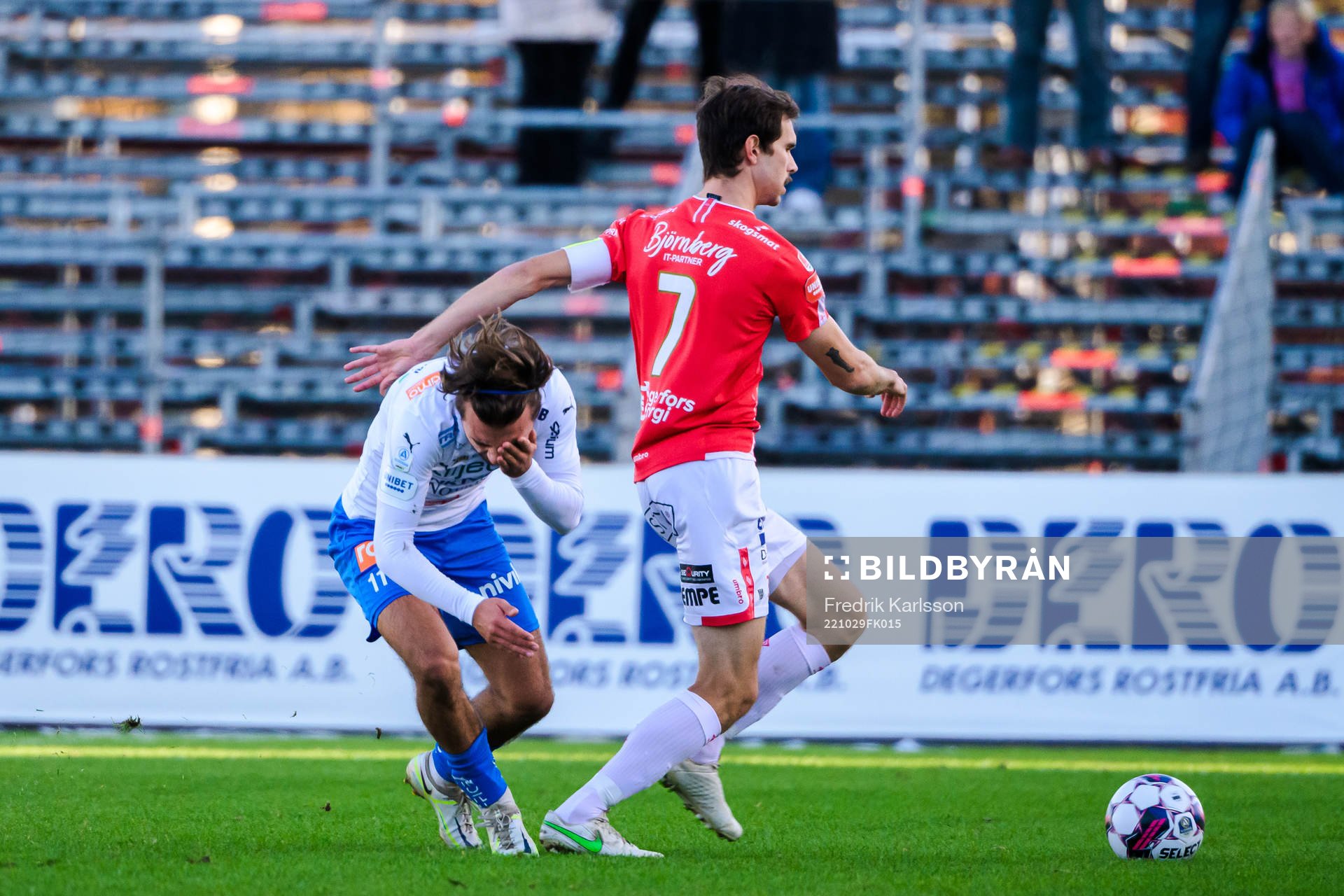 Värnamos Edvin Becirovic och Degerfors Sebastian Ohlsson