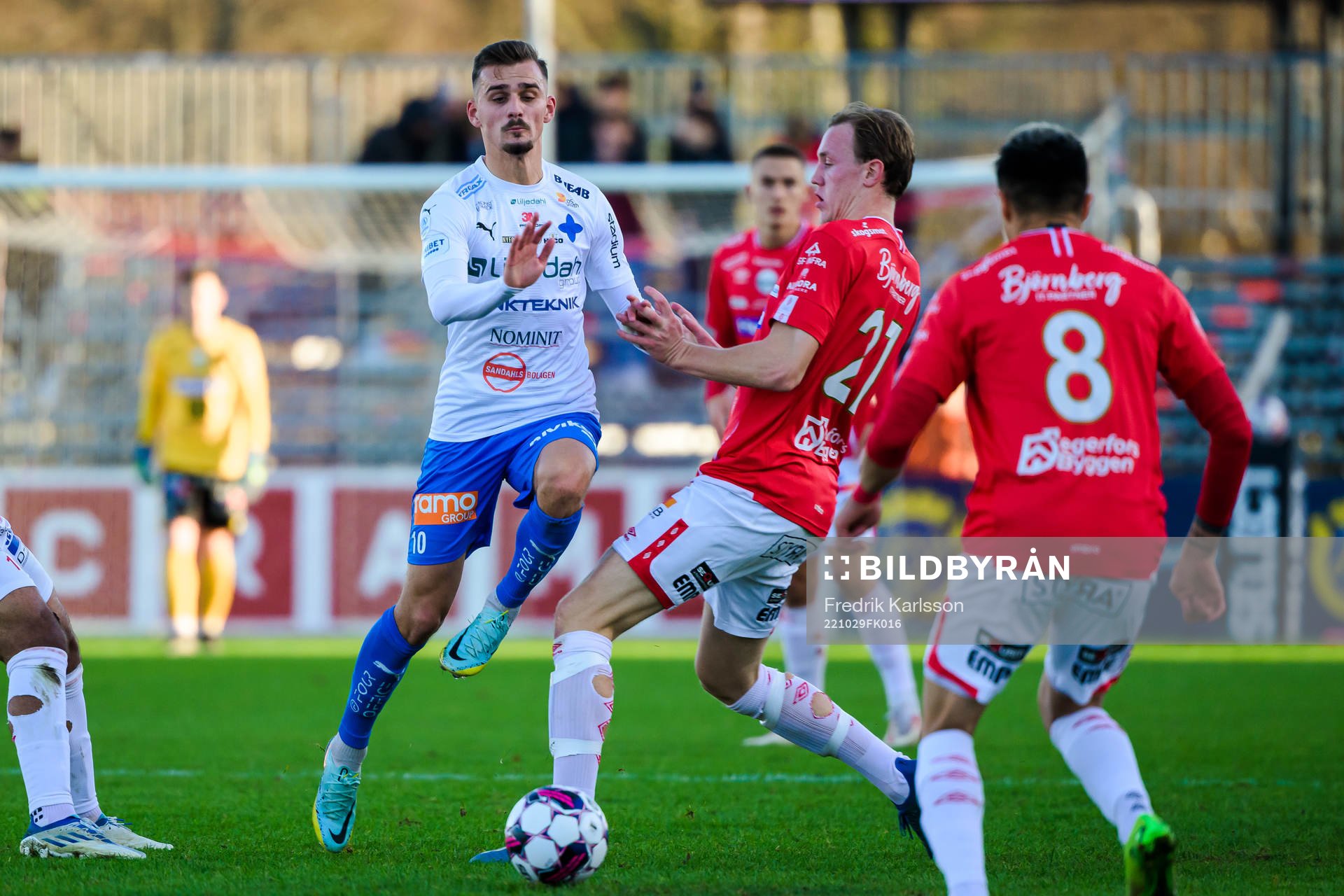Värnamos Ajdin Zeljkovic och Degerfors Adam Carlen
