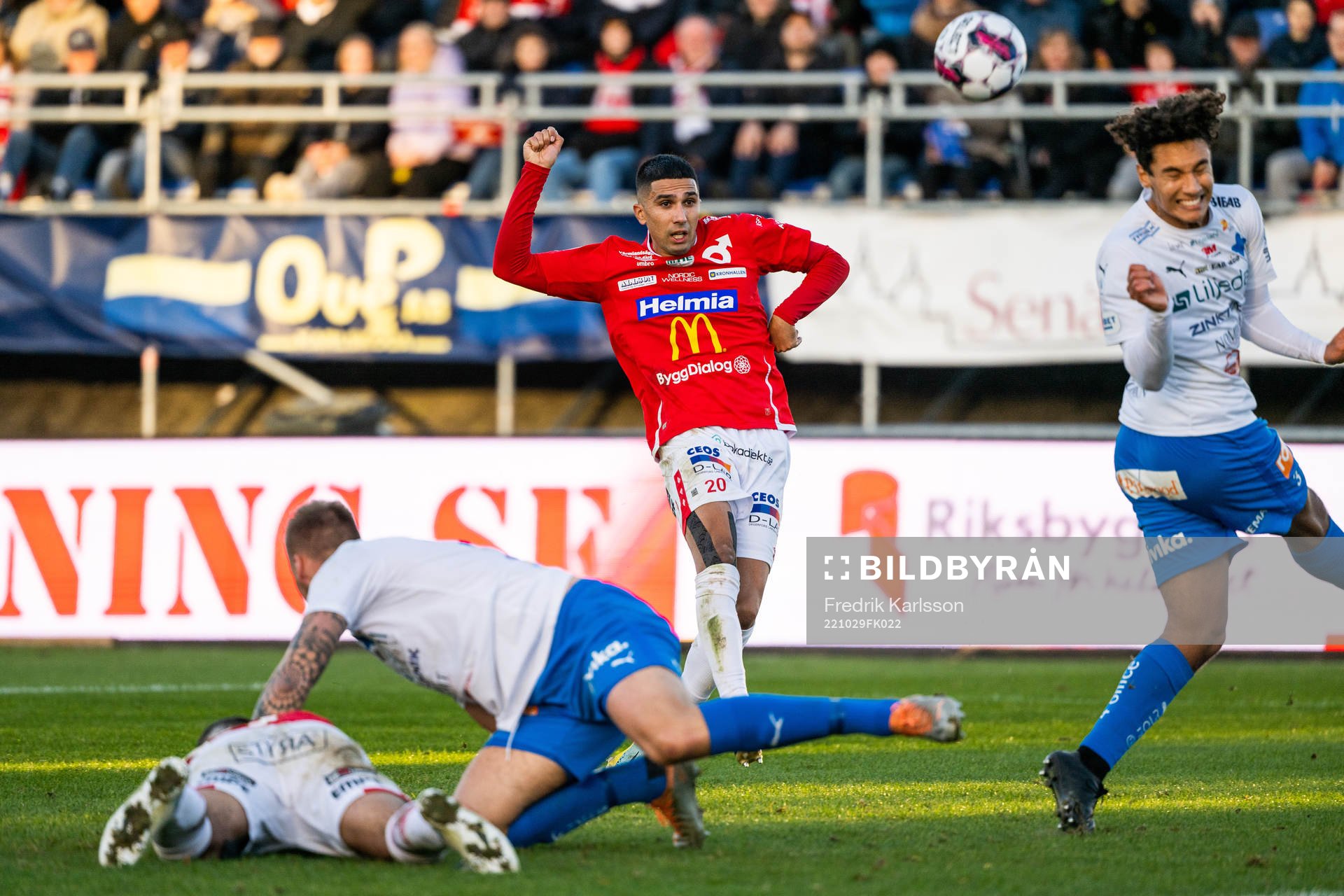 Degerfors Elyas Bouzaiene och Värnamos Robin Tihi