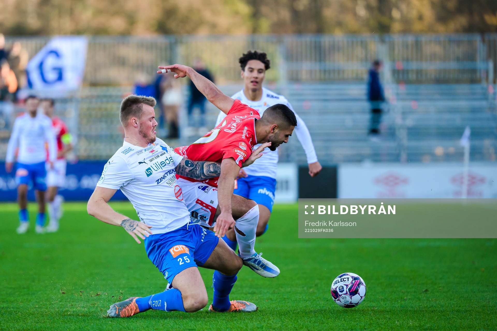 Värnamos Victor Eriksson och Degerfors Omar Faraj