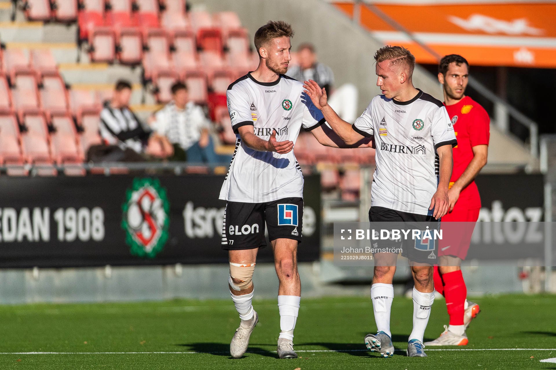 Örebros David Seger gör 2-0 och jublar med Kevin Custovic