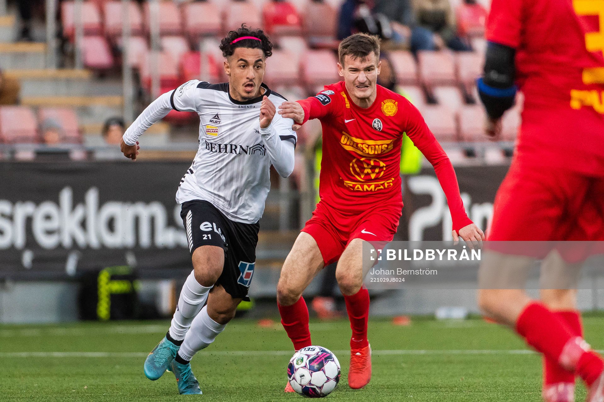 Örebros Elias Barsoum och Landskronas Robin Dzabic