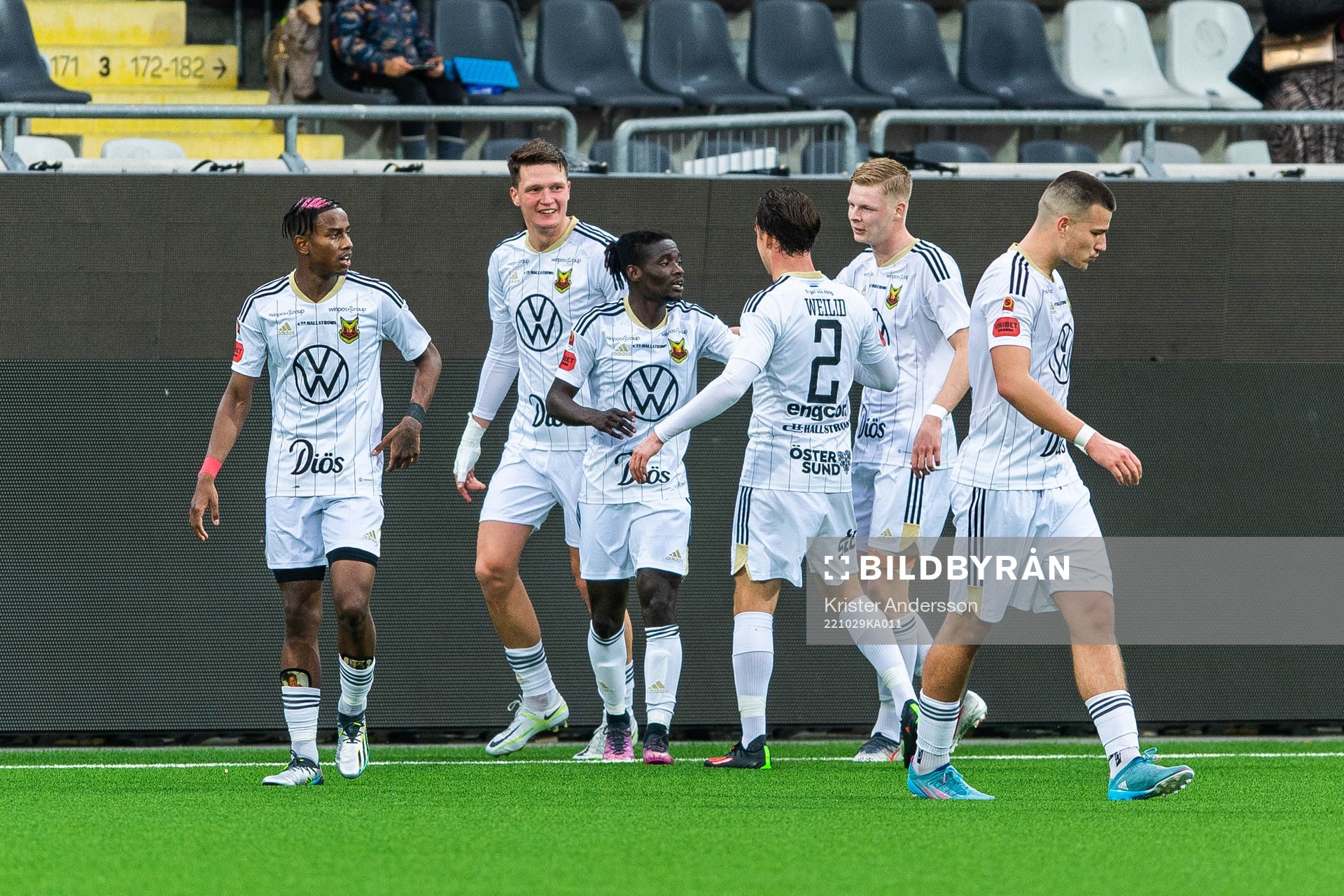 Östersunds Yannick Armel Assiedou Adjoumani jublar med