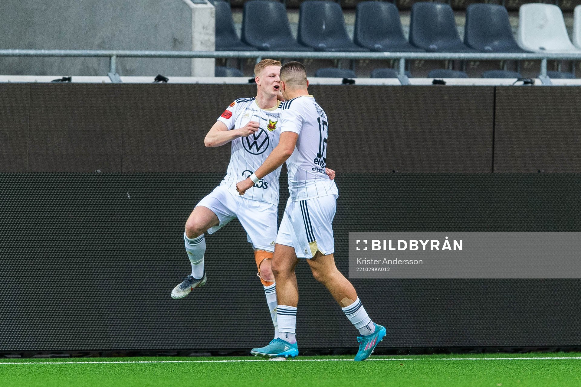 Östersunds Malcolm Stolt jublar