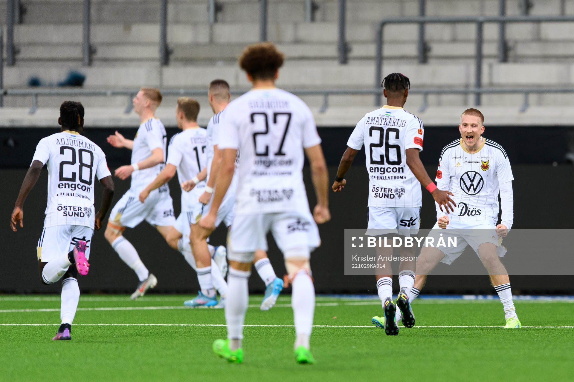 Östersunds Simon Kroon jublar