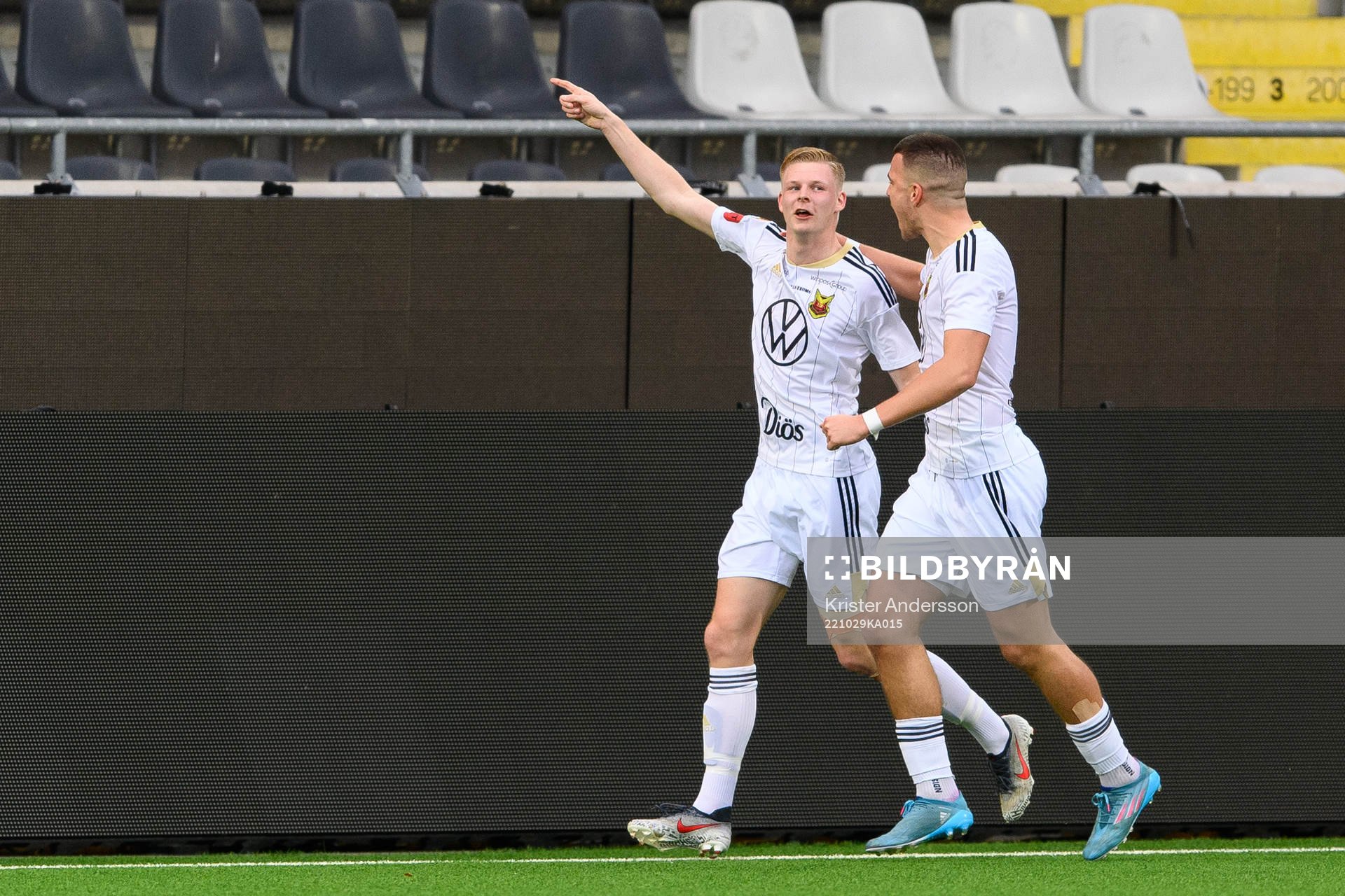 Östersunds Malcolm Stolt jublar