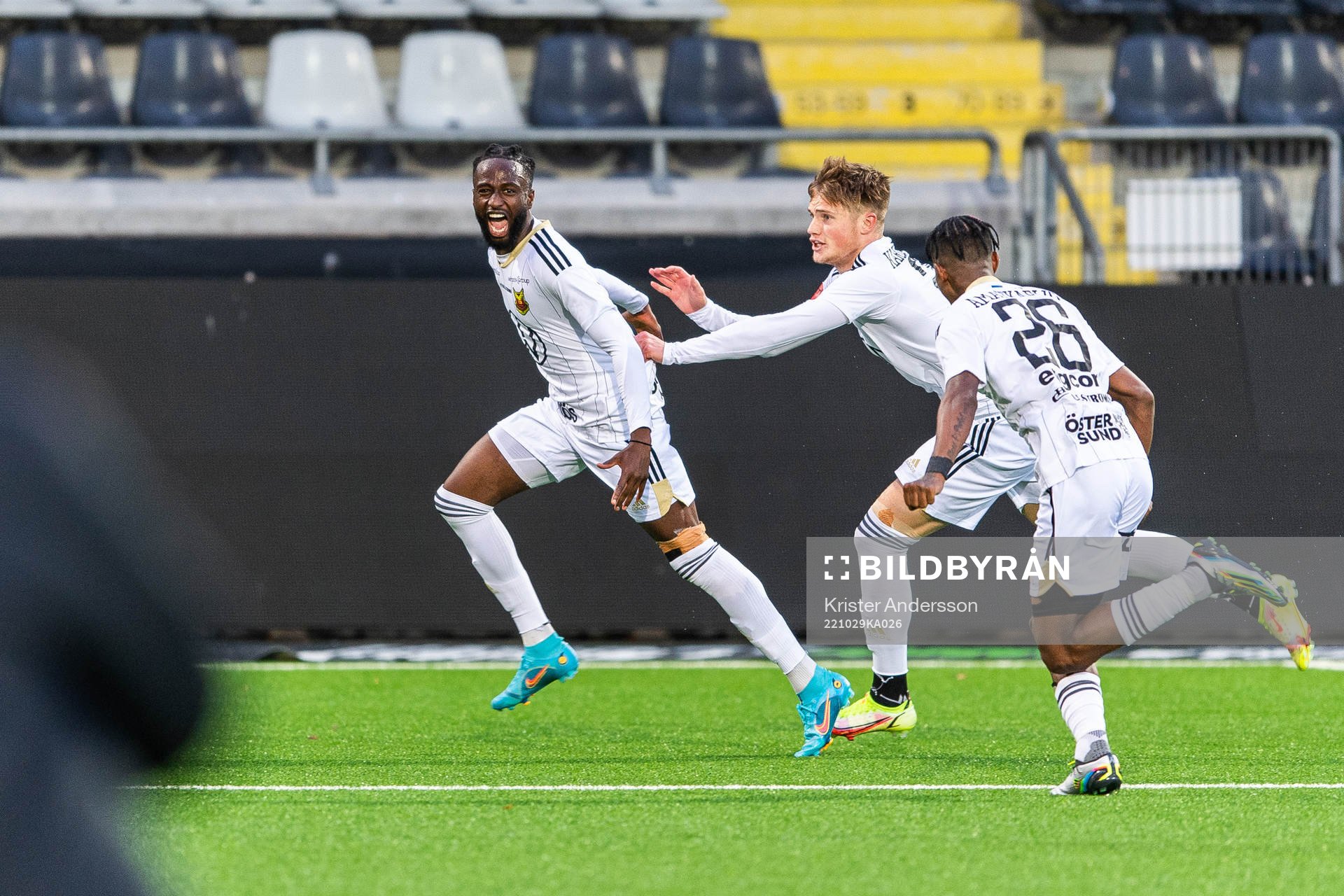Östersunds Mansour Sinyan jublar