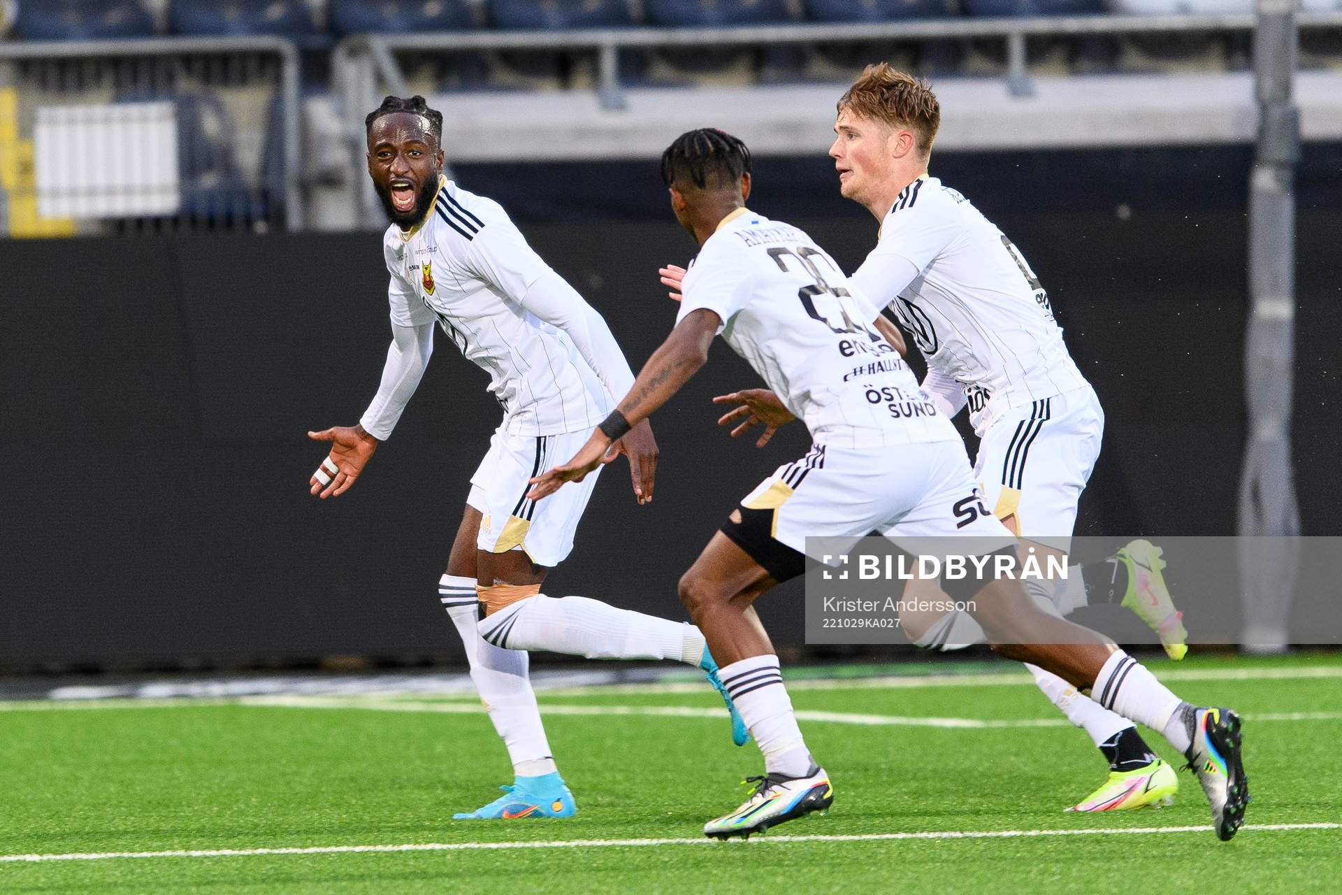 Östersunds Mansour Sinyan jublar