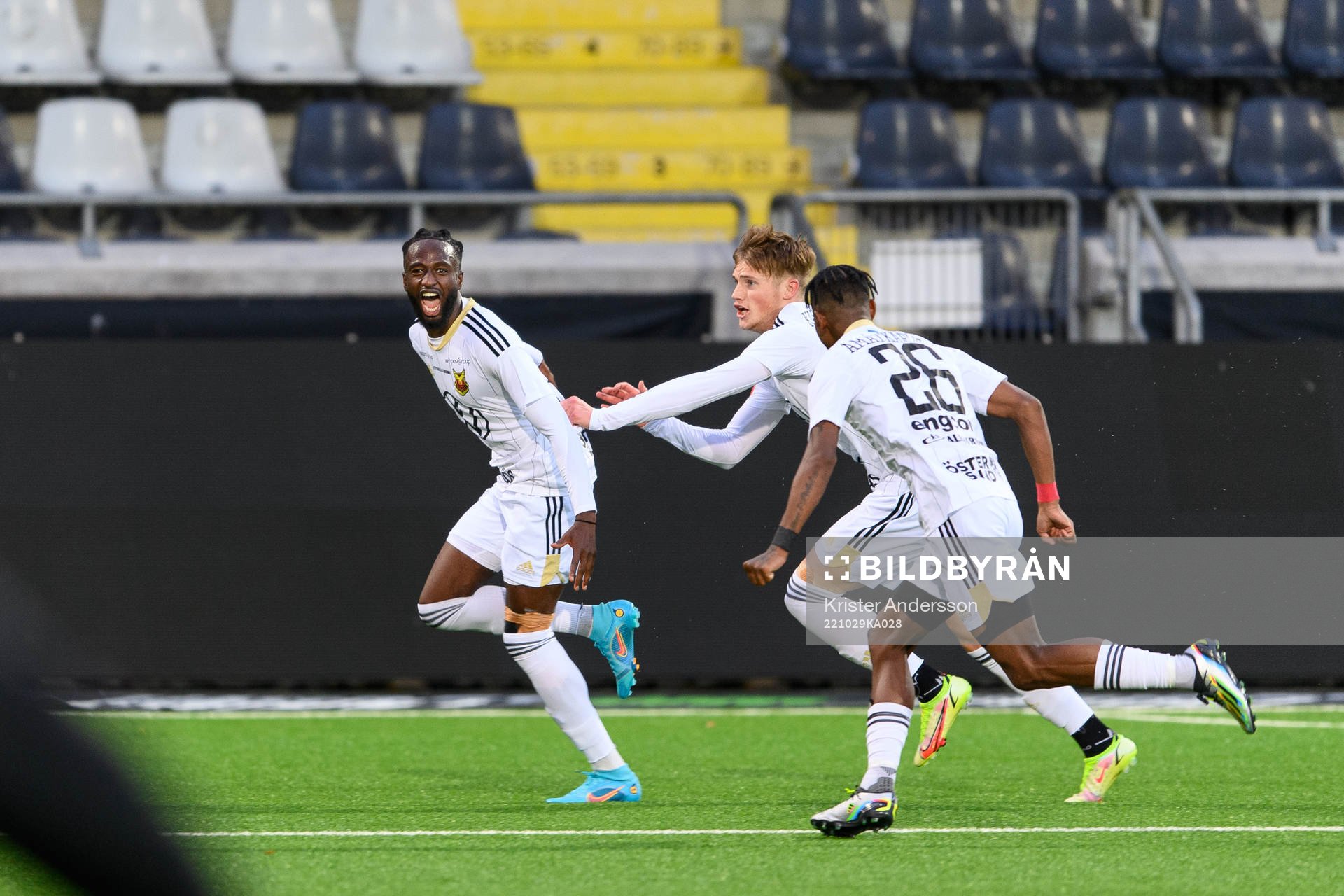 Östersunds Mansour Sinyan jublar