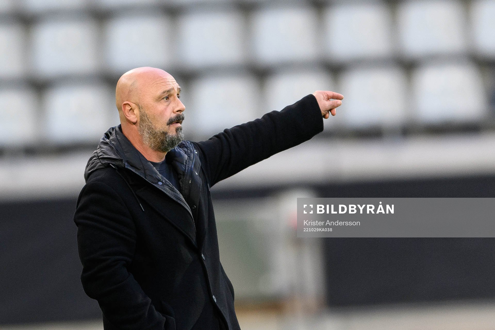 Utsiktens manager Bosko Orovic under fotbollsmatchen i Superettan mellan Utsikten och Östersund den 29 oktober 2022 i Göteborg. 