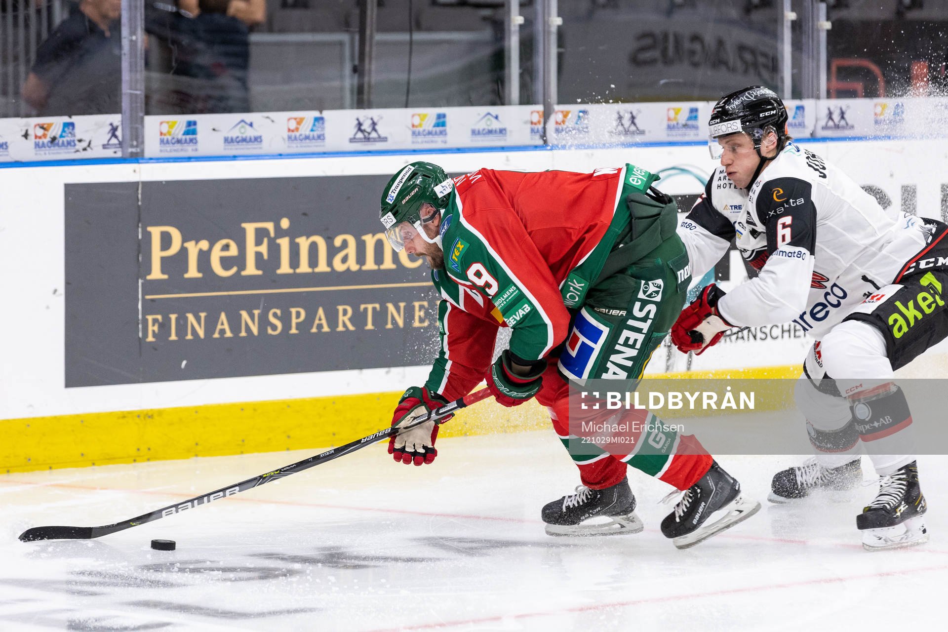 Frölundas Jan Mursak och Malmö Redhawks Theodor Johnsson