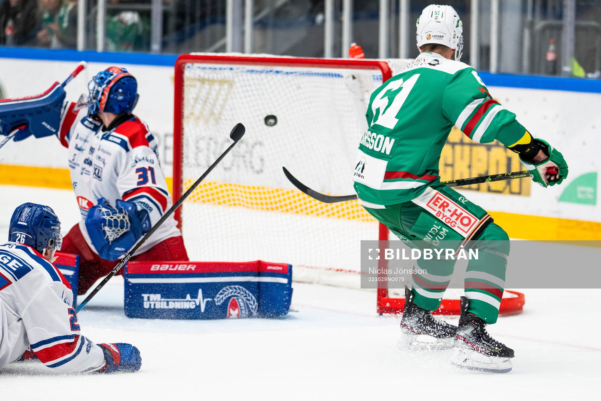 Rögles Ludvig Larsson reducerar till 2-3 bakom Oskarshamns