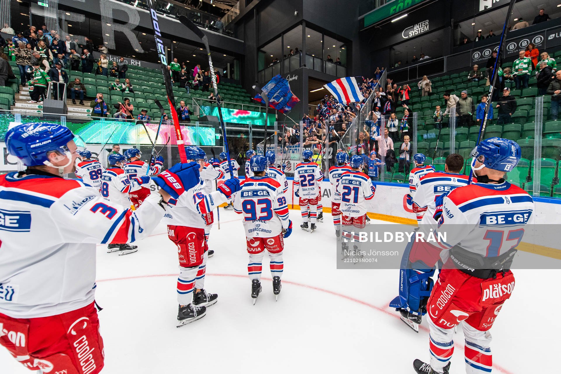 Oskarshamns spelare tackar supportrarna