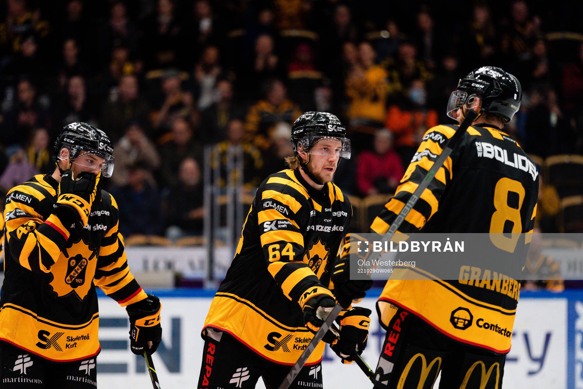 Skellefteås Jonathan Pudas och Petter Granberg jublar