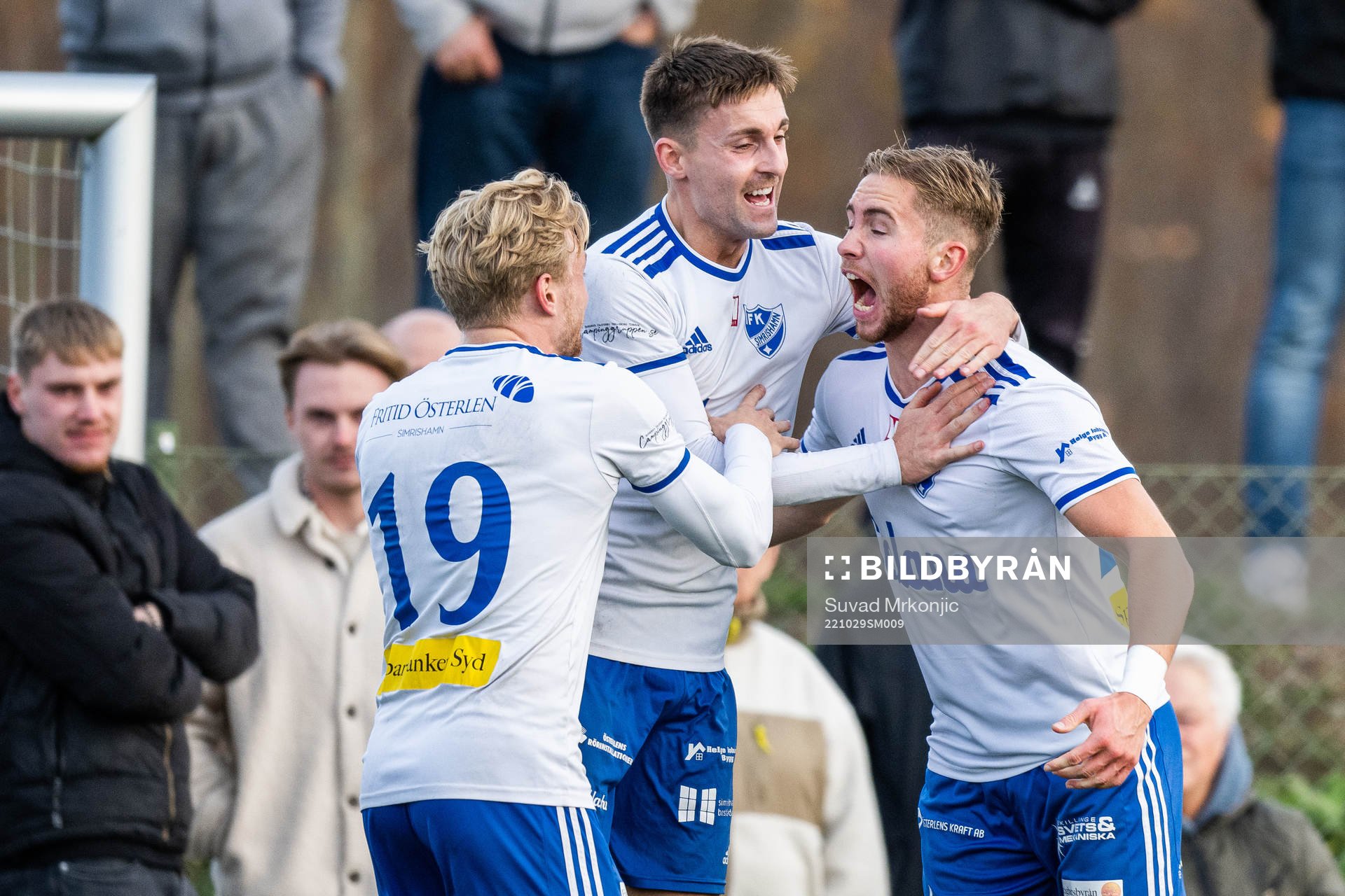 Simrishamns Pontus Wiktorsson (till höger) jublar med
