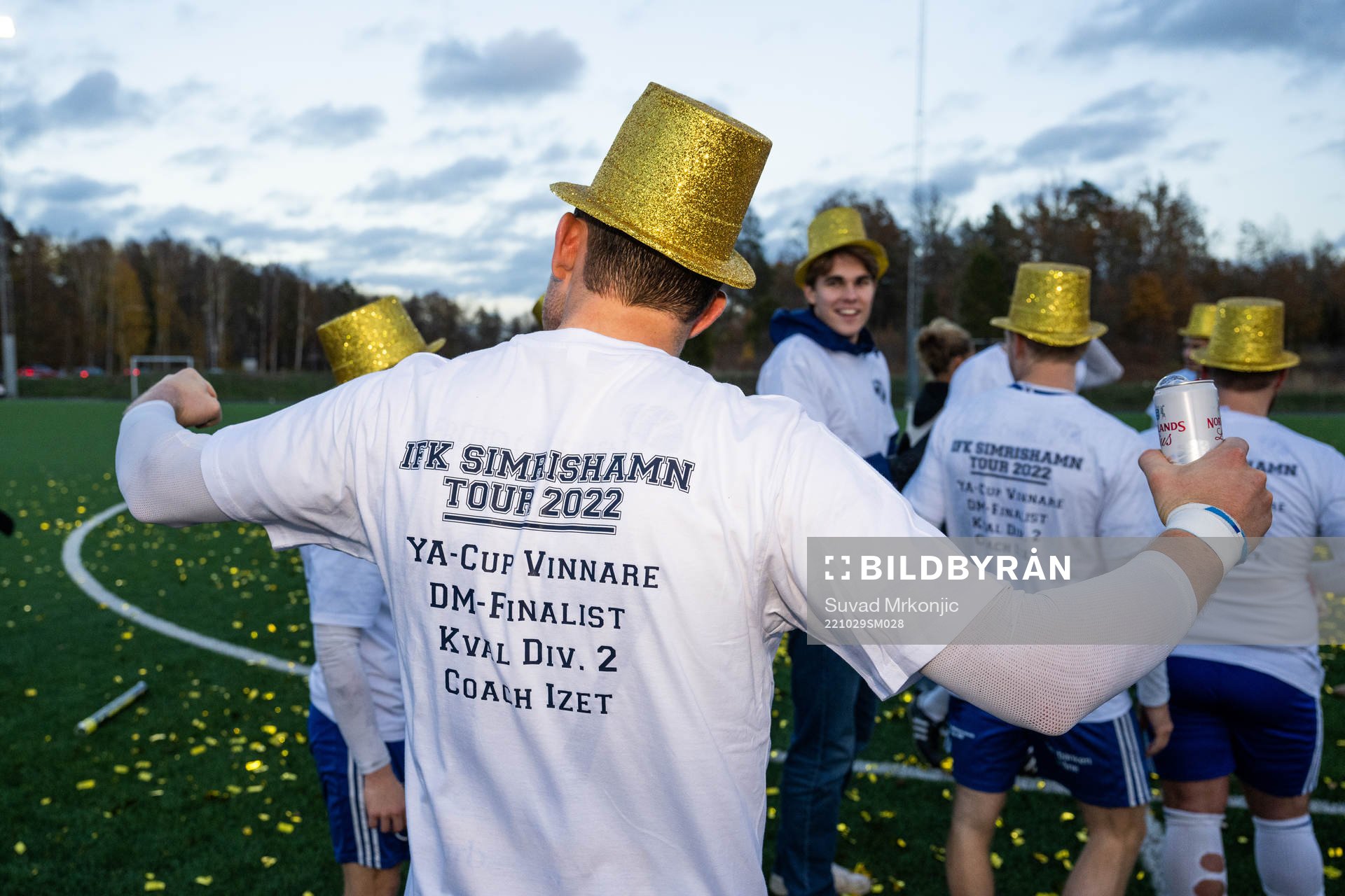Simrishamns spelare jublar efter fotbollsmatchen i kvalet till division 2 mellan Högsby och Simrishamn den 29 oktober 2022 i Högsby.