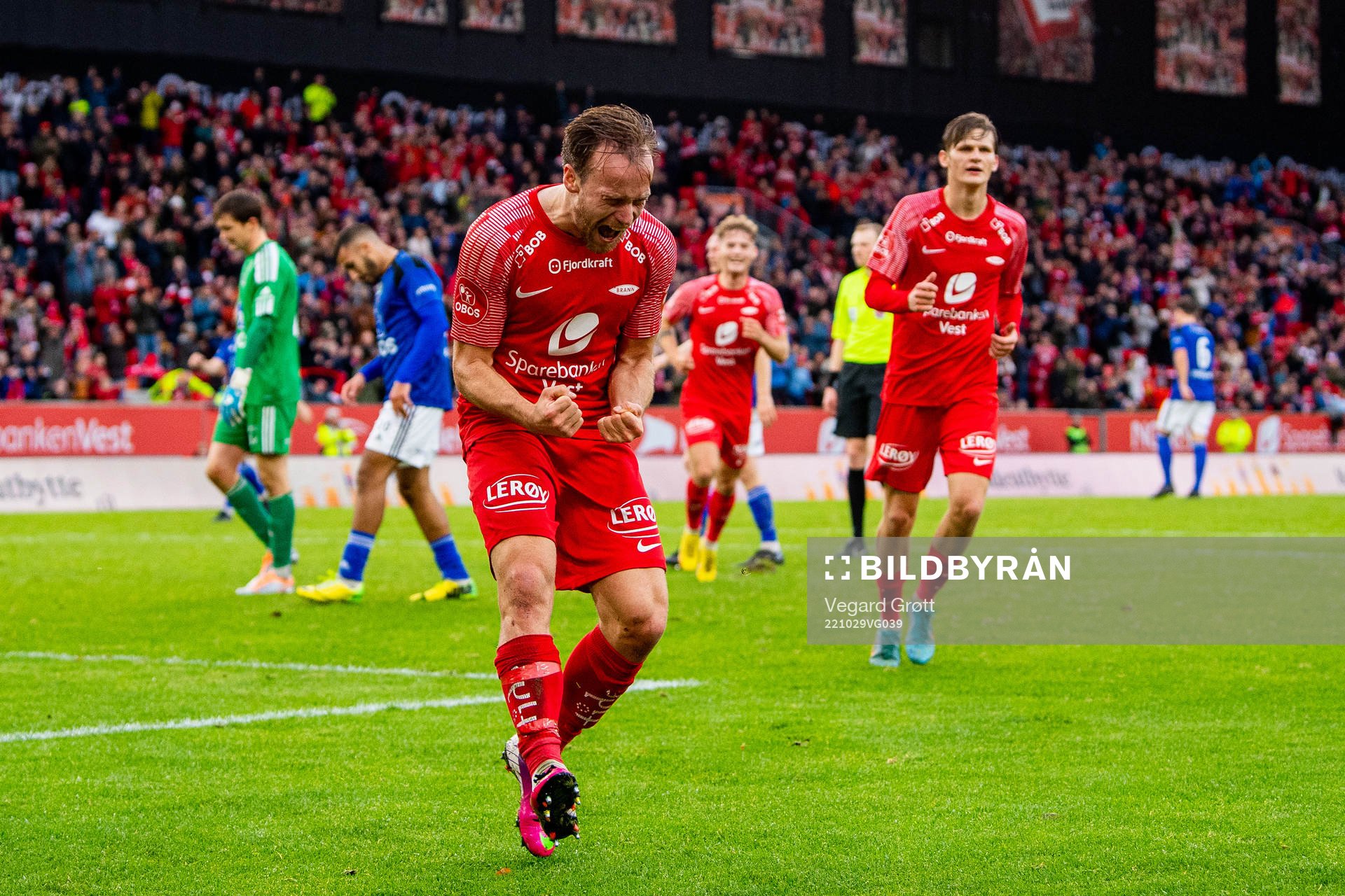 Bård Finne of Brann celebrates