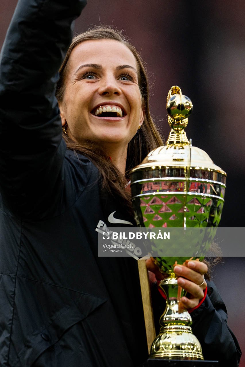 Tuva Hansen of Brann celebrates with the trophy at half-time