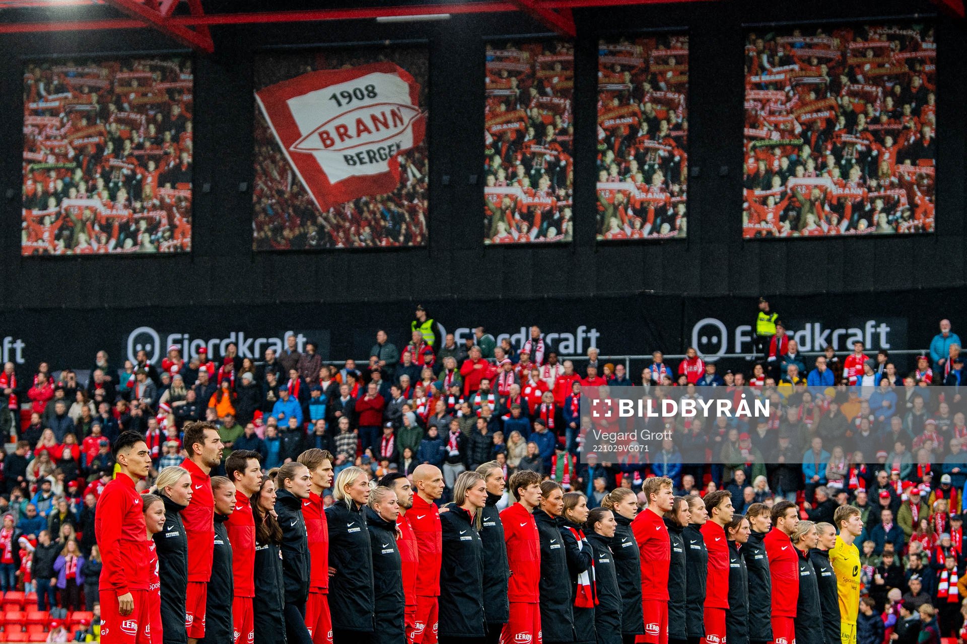 Svenn Crone, Fredrik Pallesen Knudsen, Tuva Hansen, David Møller Wolfe, Guro Bergsvand, Niklas Castro, Ruben Kristiansen, Svava Ros Gudmundsdottir, Niklas Jensen Wassberg, Ingrid Ryland, Aune Selland Heggebø and players of Brann ahead of the OBOS-ligaen football match between Brann and KFUM on October 29, 2022 in Bergen.