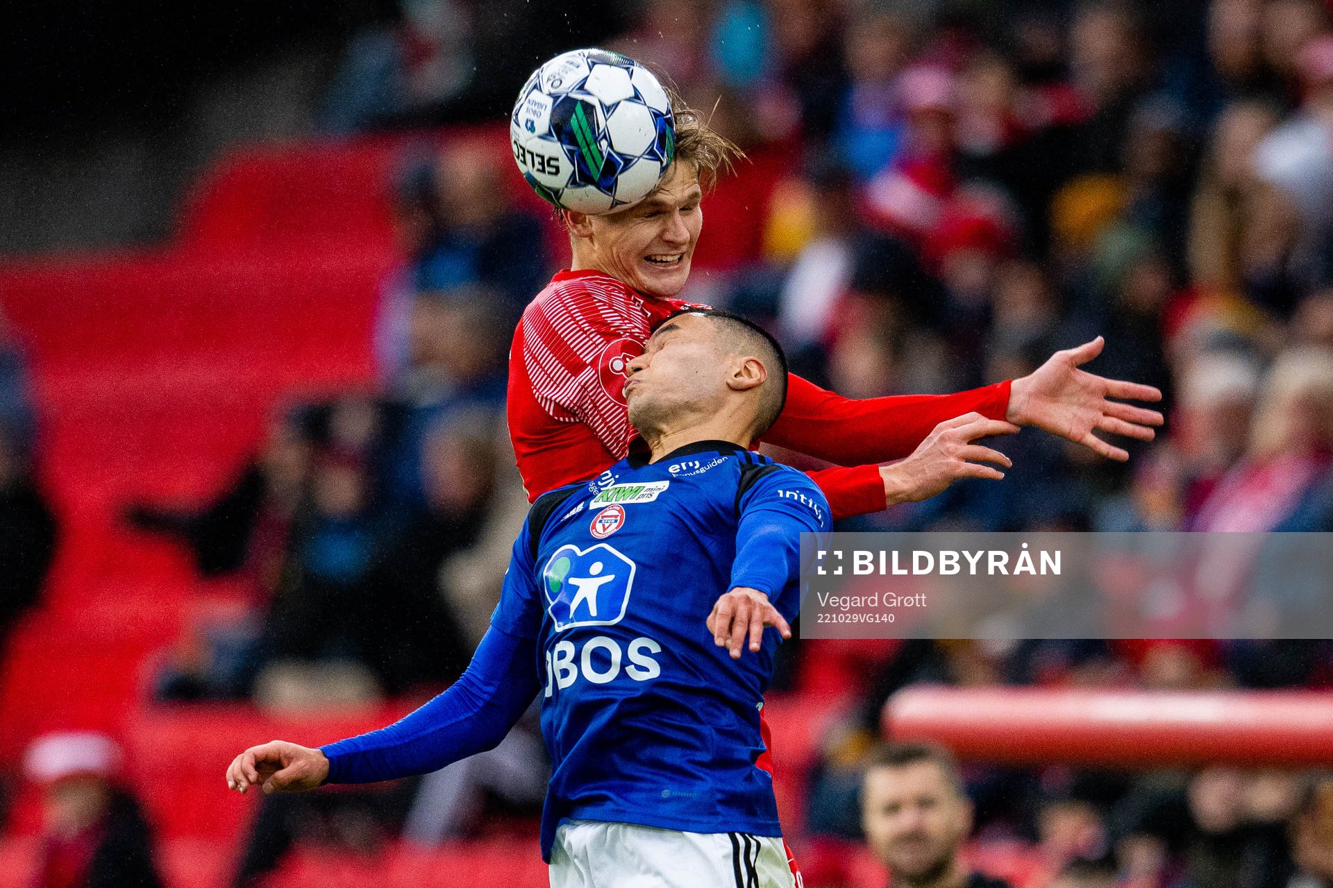 David Møller Wolfe of Brann and Keivan Ghaedamini of KFUM