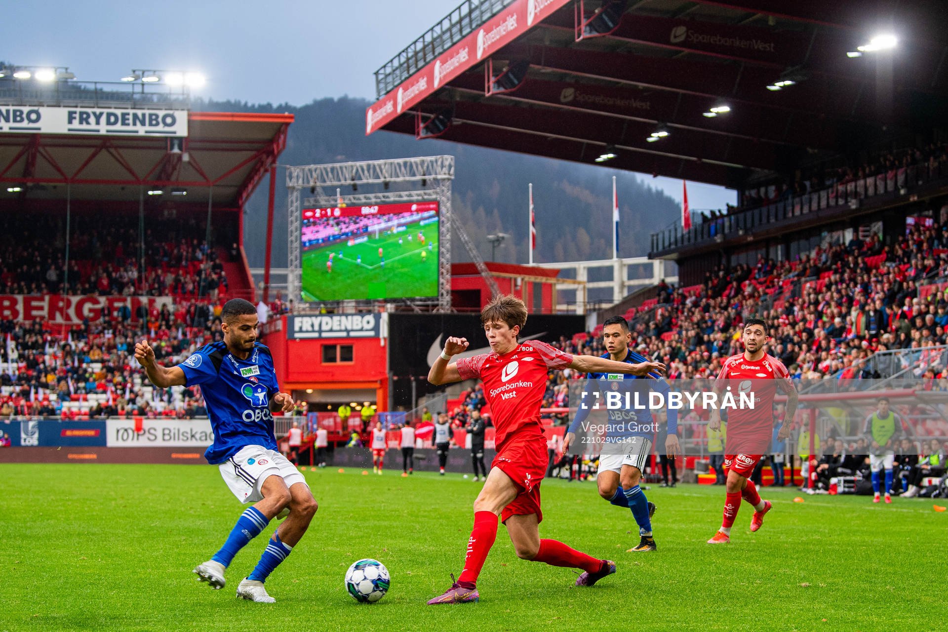 Aaron Kiil Olsen of KFUM and Niklas Jensen Wassberg of Brann