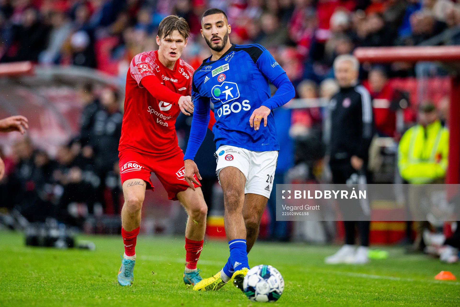David Møller Wolfe of Brann and Ayoub Aleesami of KFUM during the OBOS-ligaen football match between Brann and KFUM on October 29, 2022 in Bergen.