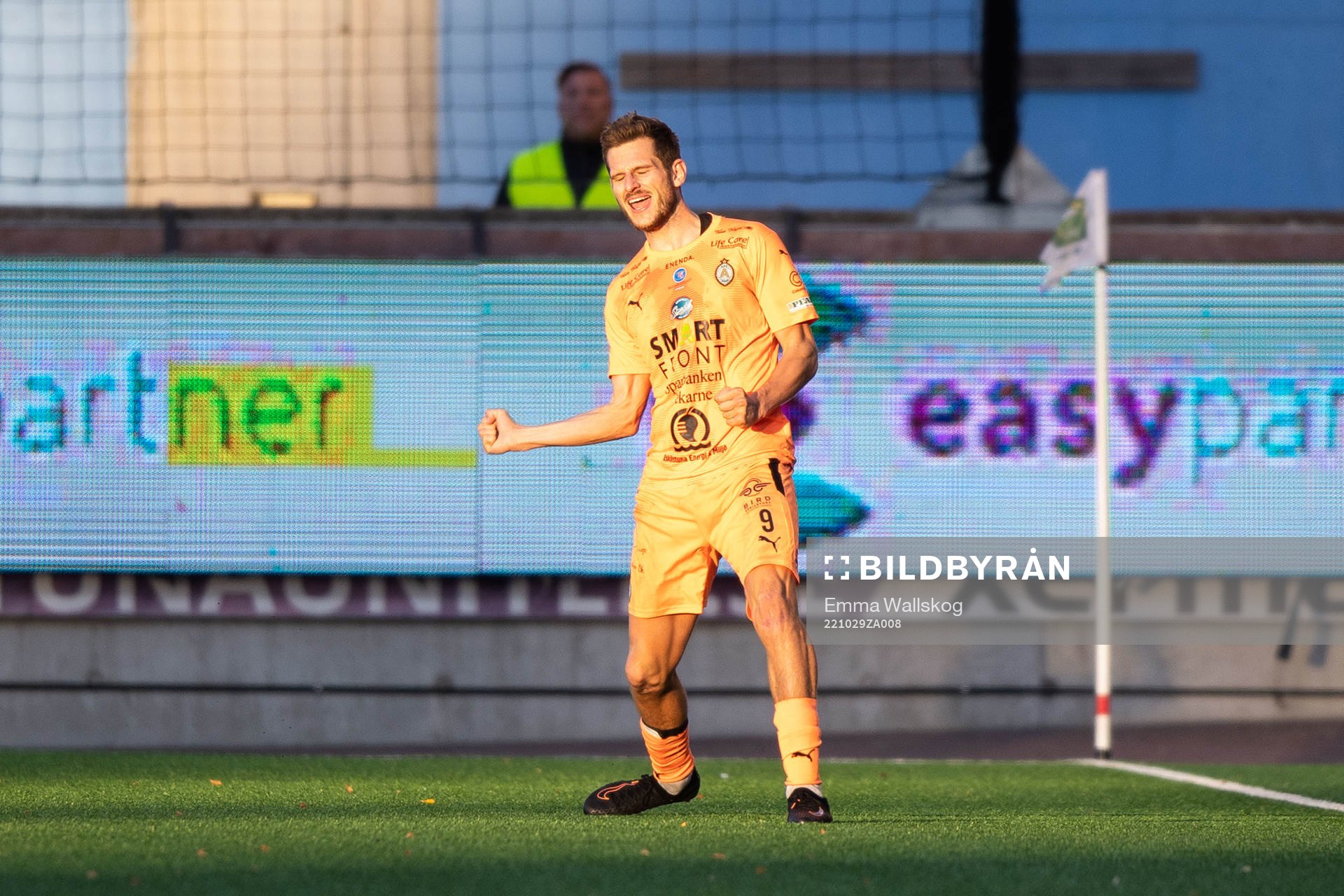 AFC Eskilstunas Ashley Coffey jublar