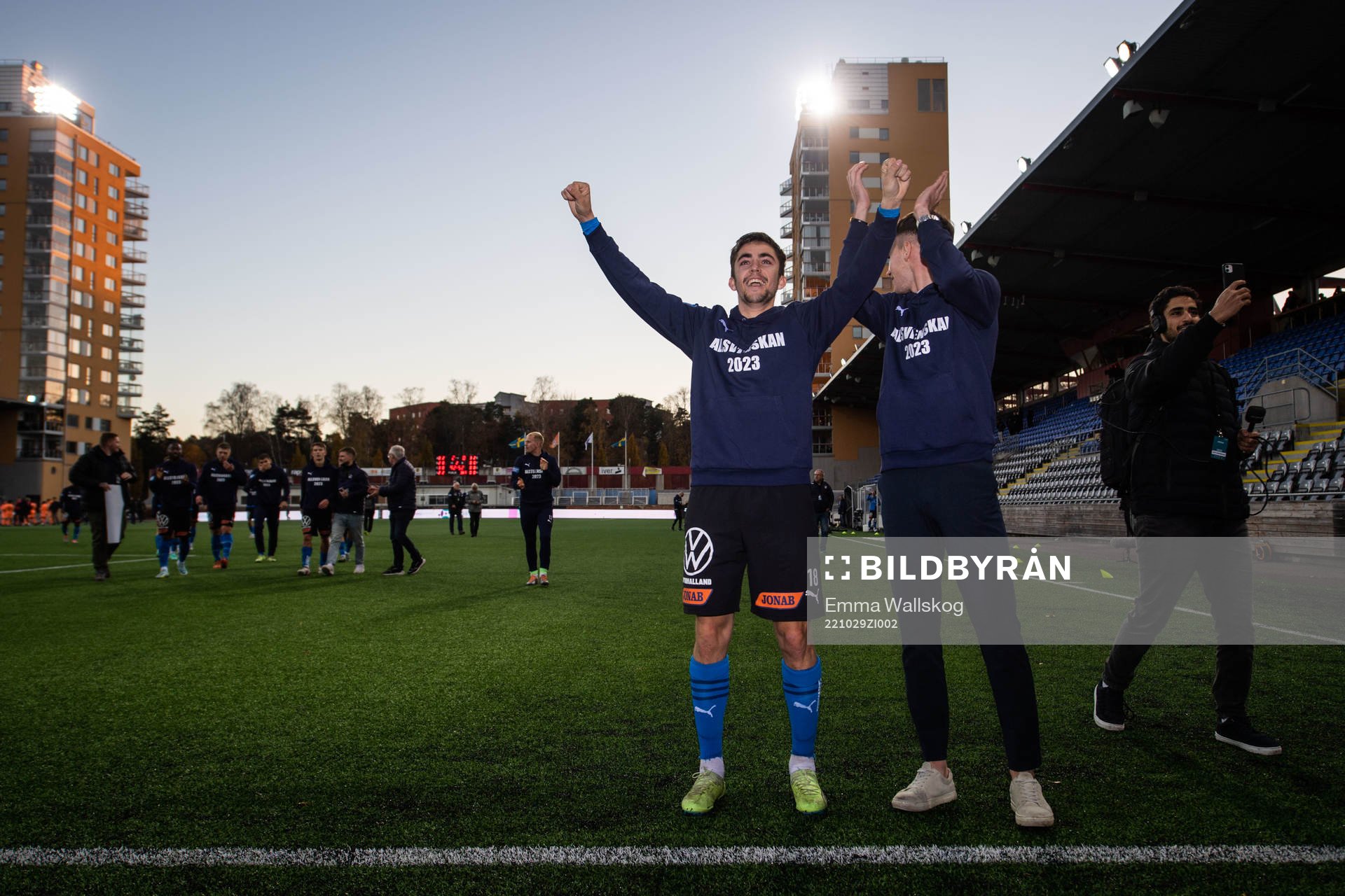 Halmstads Emil Tot Wikström och Alexander Johansson jublar
