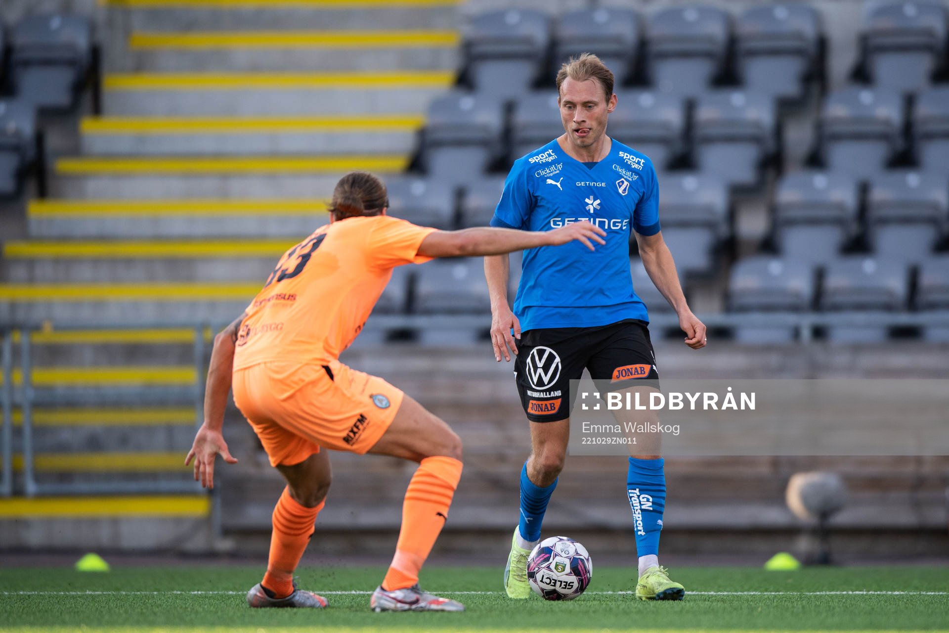 AFC Eskilstunas Felix Michel och Halmstads Villiam