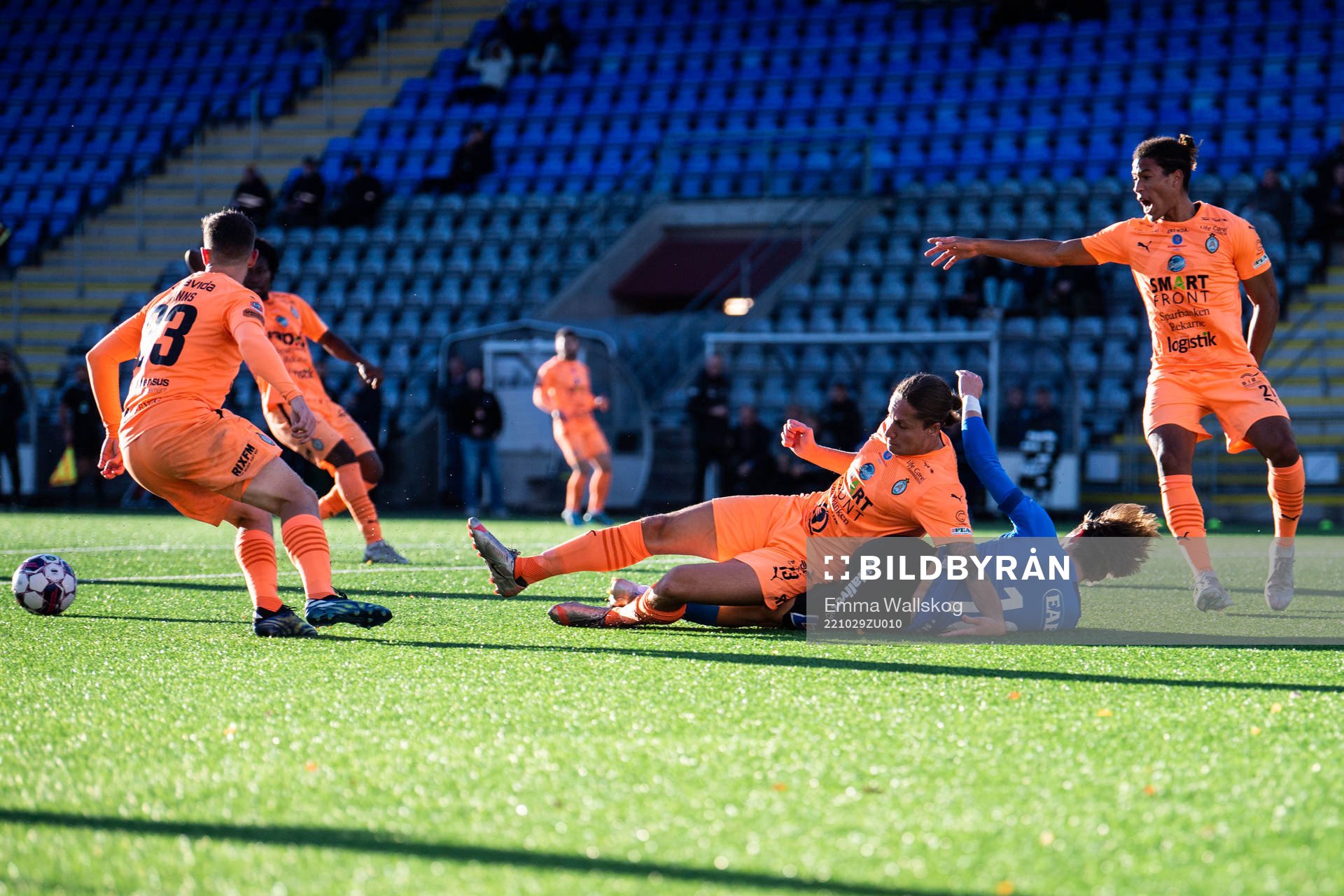 AFC Eskilstunas Felix Michel och Halmstads Erik Ahlstrand