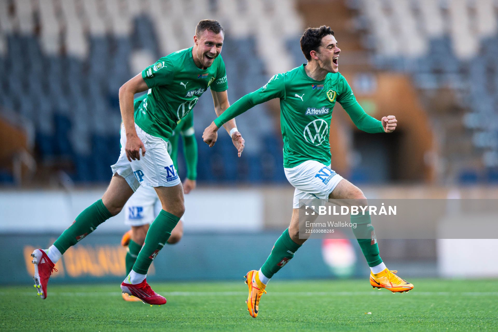 Jönköpings Södras Samuel Adrian jublar med lagkamrater