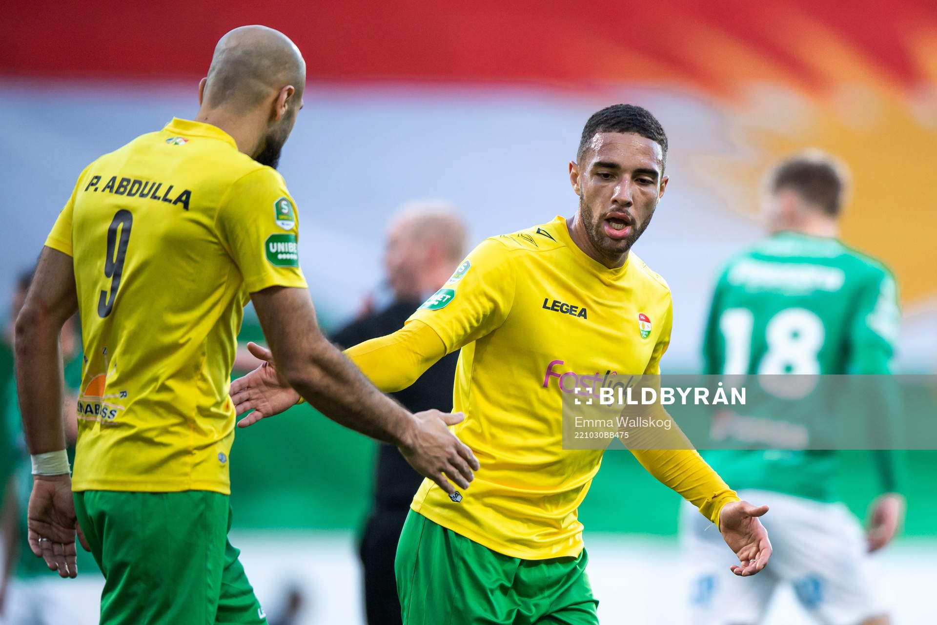 Dalkurds Pashang Abdulla och Alex Simovski jublar