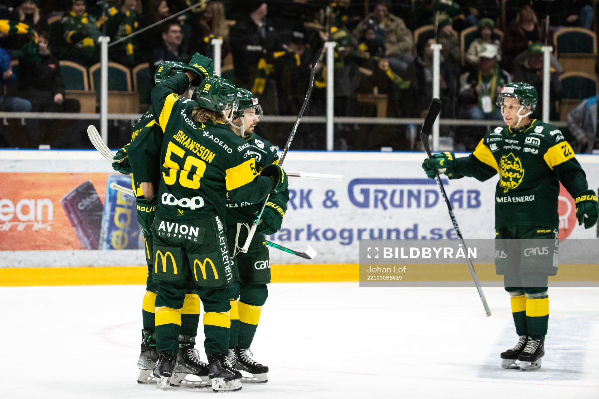 Björklövens Scott Pooley jublar