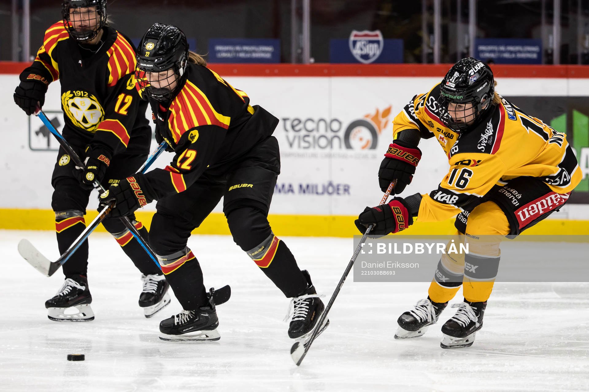 Brynäs Mina Waxin och Luleås Petra Nieminen