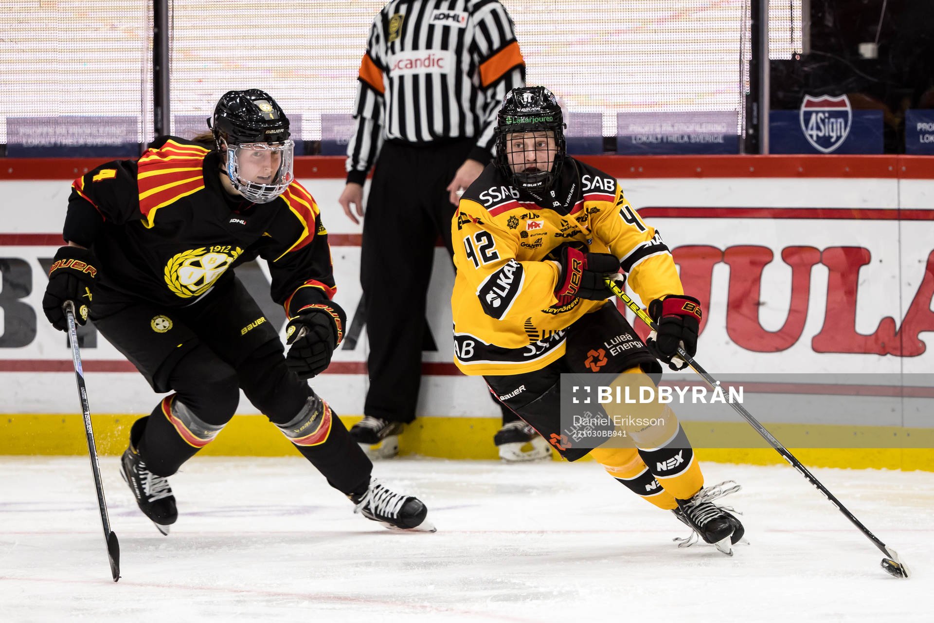 Brynäs Rosa Lindstedt och Luleås Viivi Vainikka