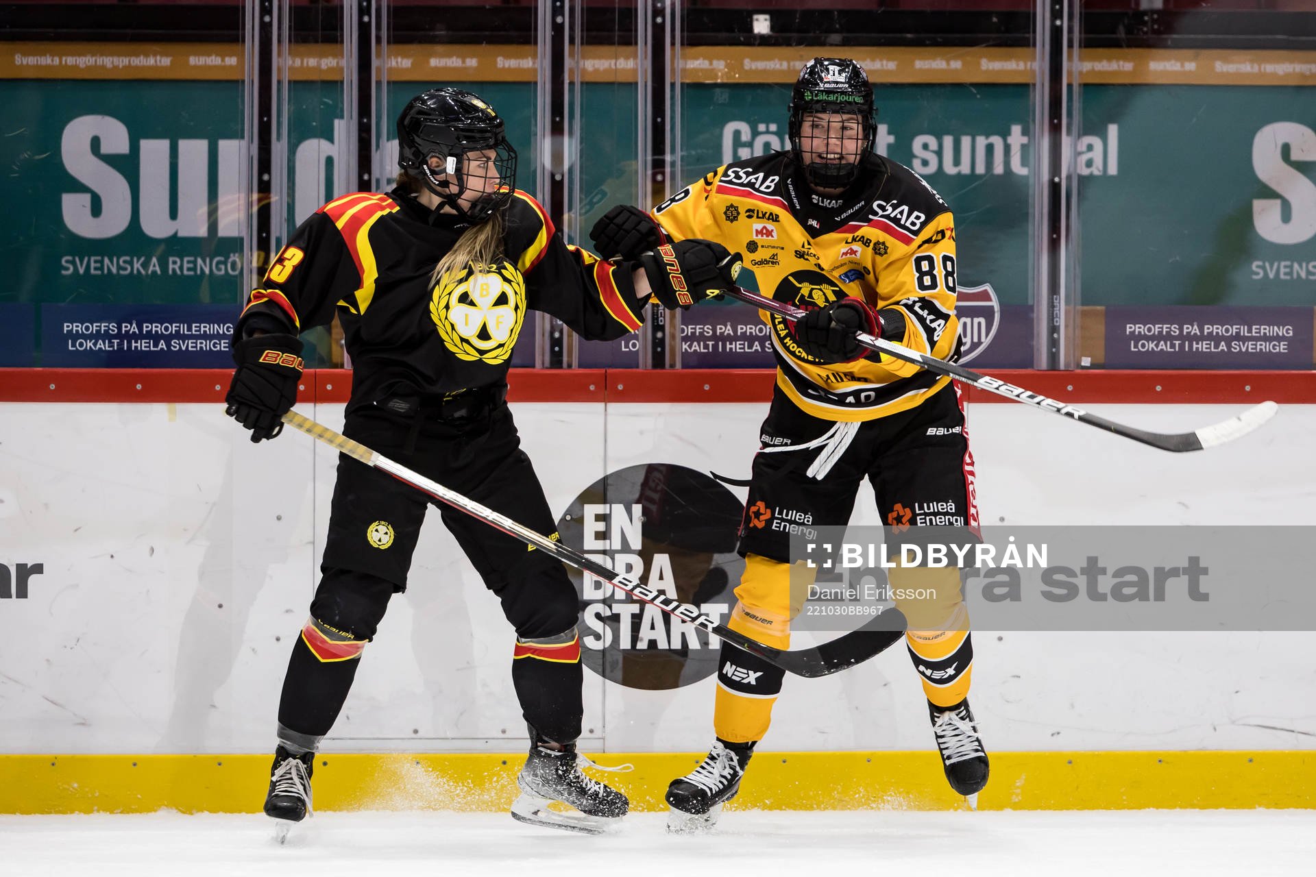 Brynäs Moa Wernblom och Luleås Ronja Savolainen
